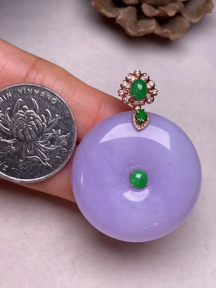 冰糯种紫罗兰平安扣吊坠、真金真钻镶嵌，种水好，玉质细腻 .裸石尺寸  32.0