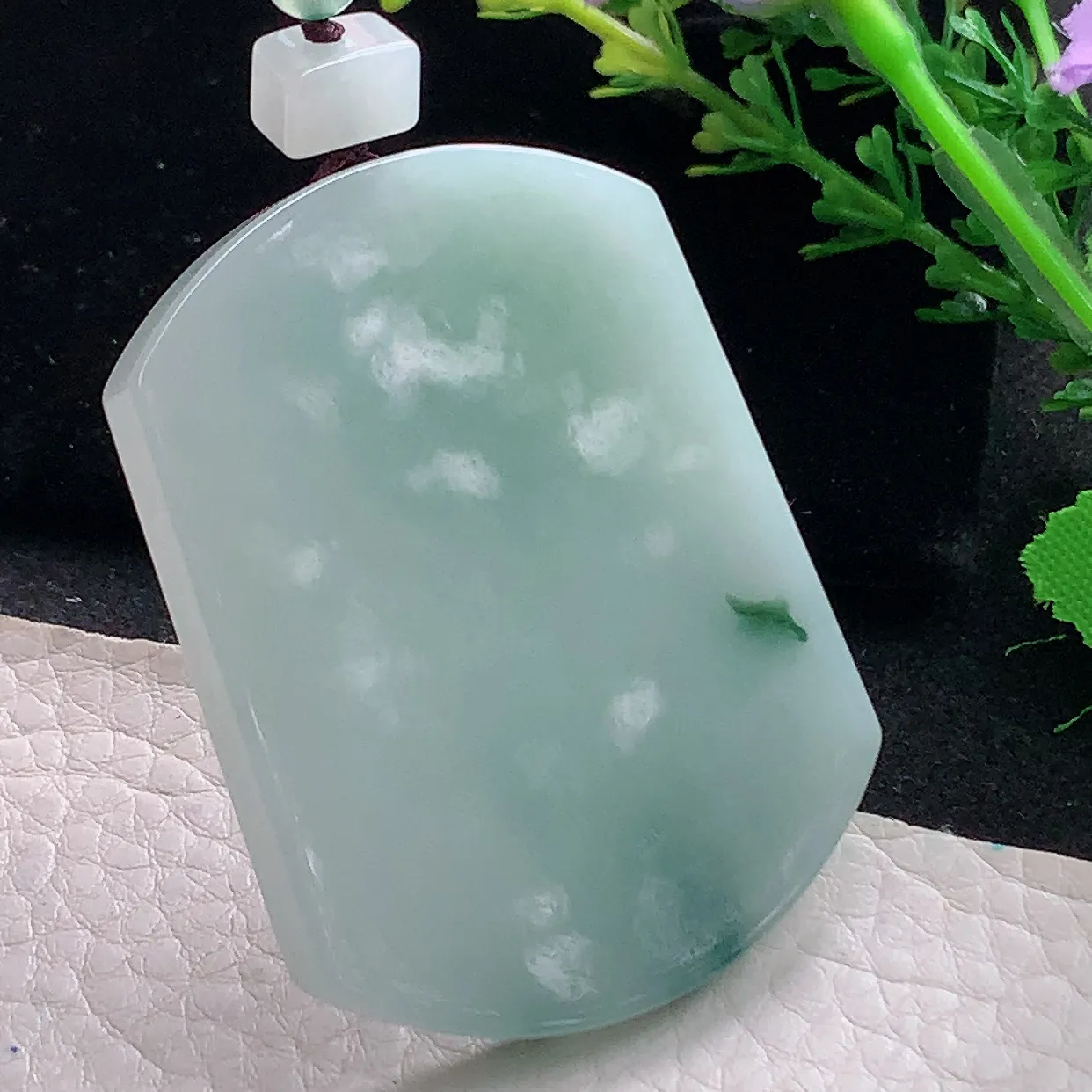 zen53.5*40.8*5.8自然光天然缅甸翡翠飘花平安无事牌玉吊坠 毛衣坠