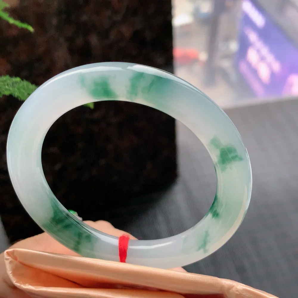 圆条高冰飘花 无瑕 尺寸:55.1/9.5/9.8 花美