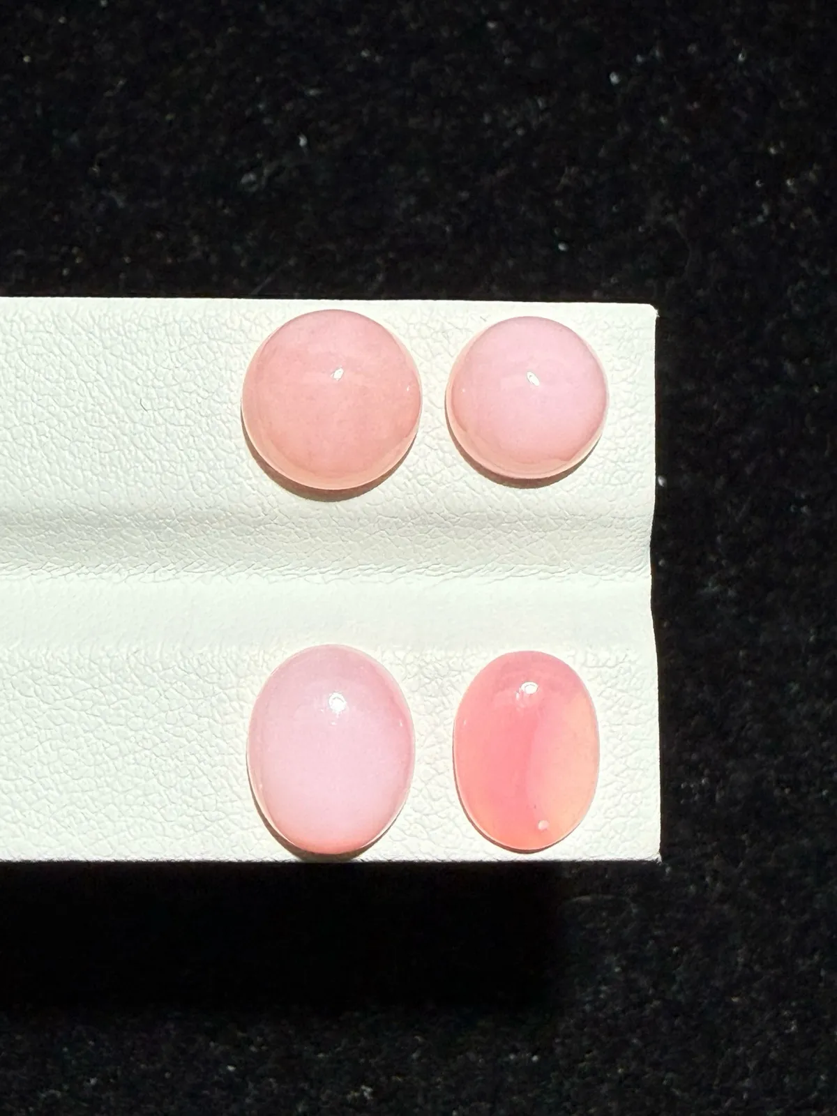 8.5ct天然粉欧泊蛋白石裸石，尺寸11*9*3.8毫米，颜色美艳