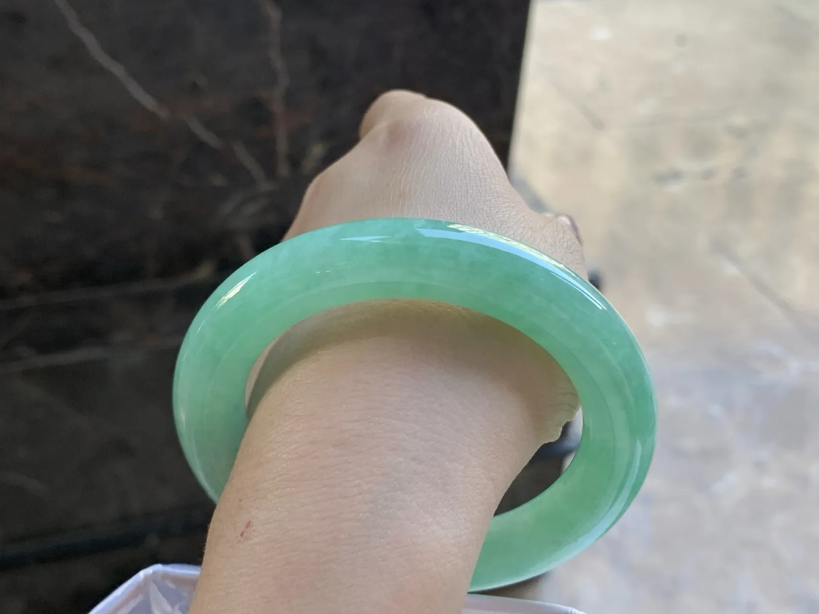 57-11.7

豆绿色圆条手镯^_^颜色均匀