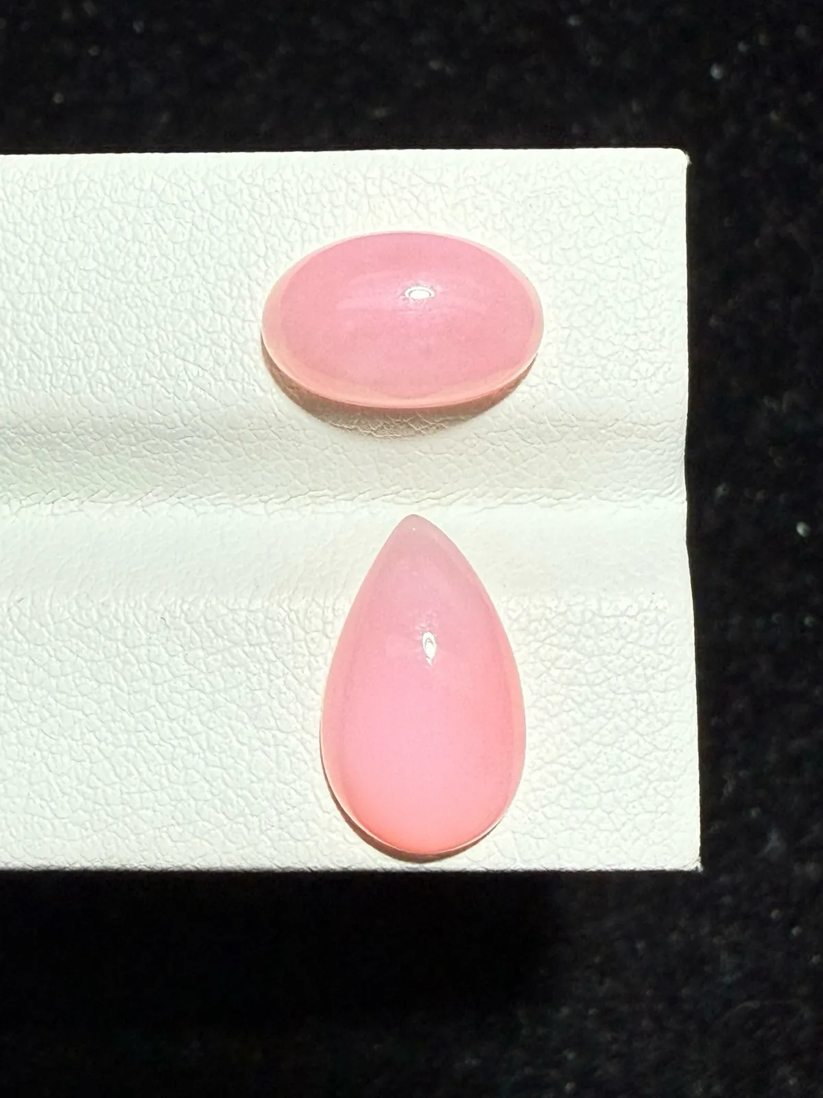 5.44ct天然粉欧泊蛋白石裸石，尺寸11.9*7.3*5.1毫米，颜色美艳