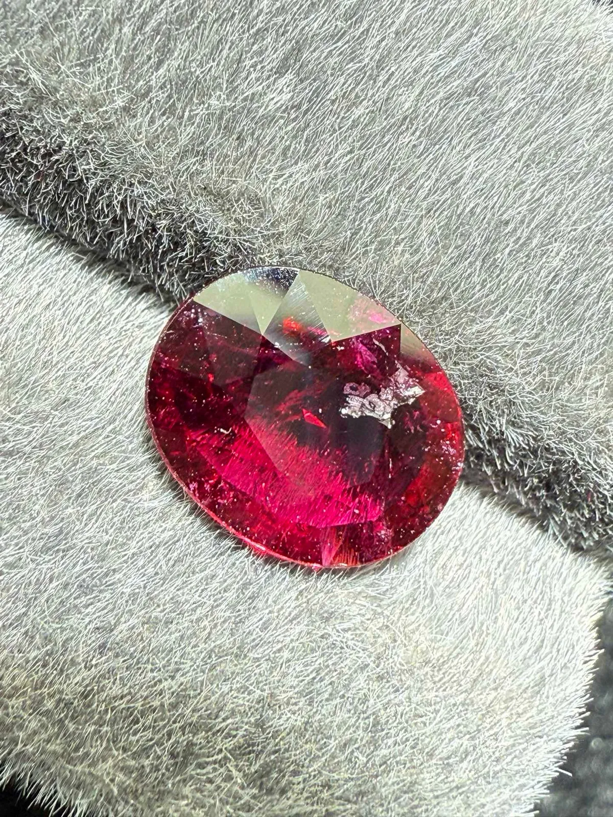 2.785ct天然卢比来碧玺裸石，尺寸11.1×8.8×4mm，颜色美艳，晶体微棉，火彩足