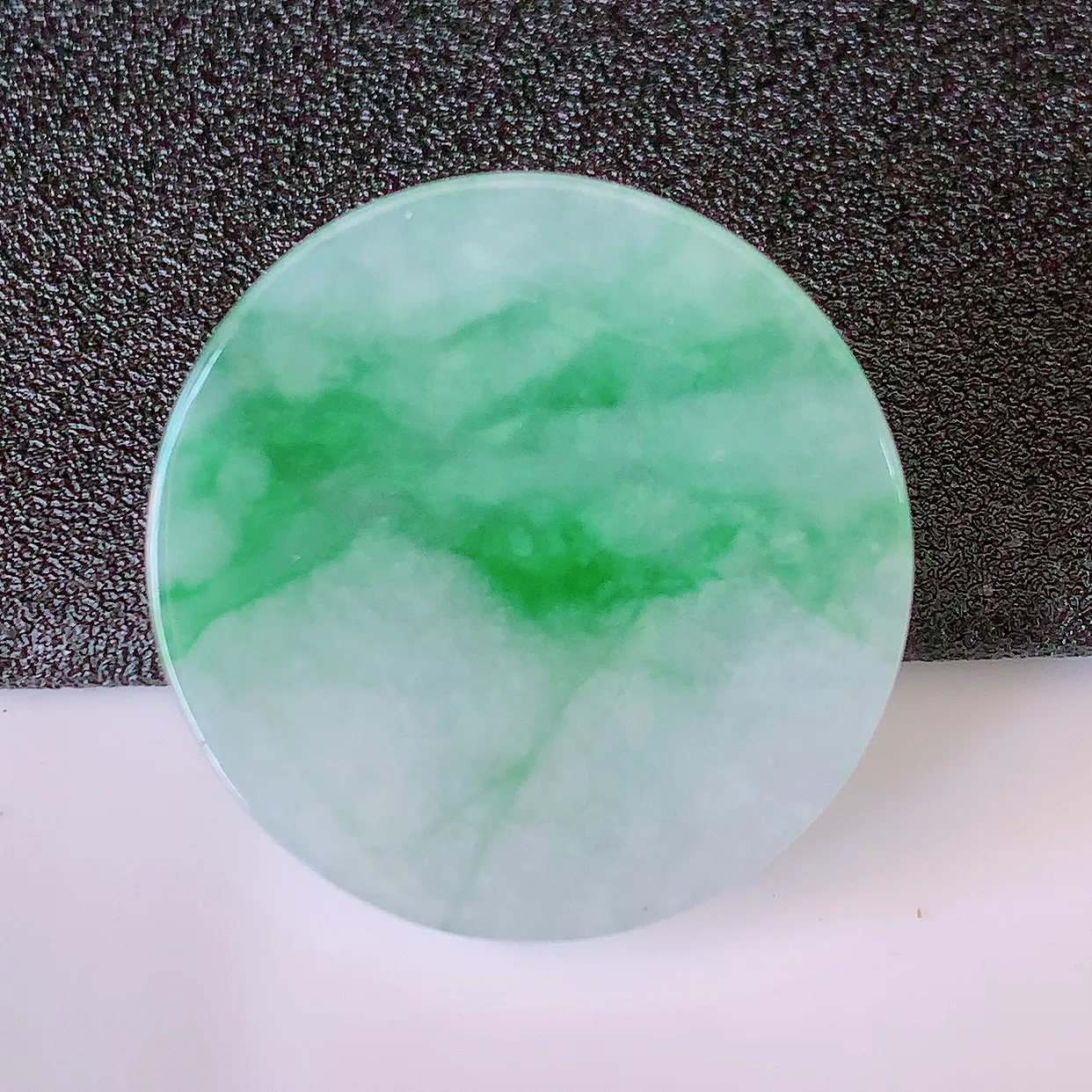 自然光实拍，冰飘绿翡翠平安无事牌吊坠，平平安安，无事牌翠色灵动，佩戴平安时尚！#57.26