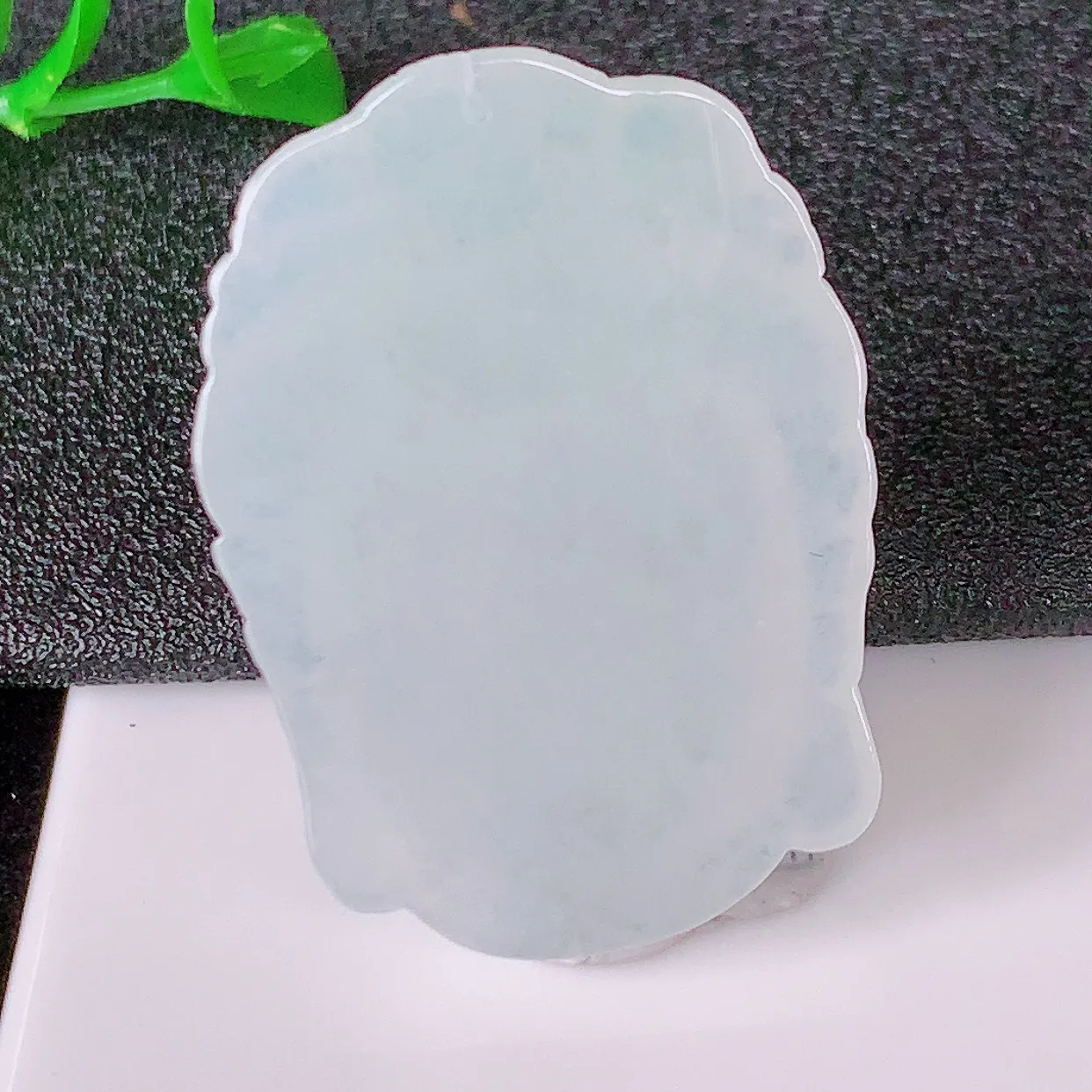 自然光实拍，冰胶翡翠保平安观音头吊坠，玉质莹润，佩戴佳品，#85.29