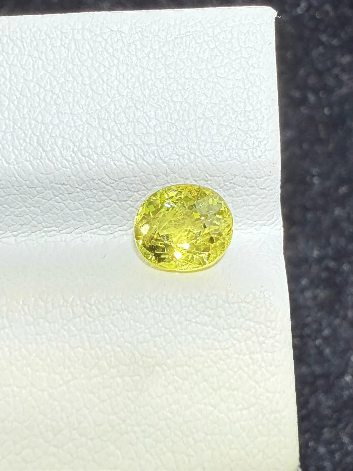 1.22ct天然马里榴石裸石，尺寸6.6*5.6*4毫米，颜色美艳 ，晶体通透，火彩足