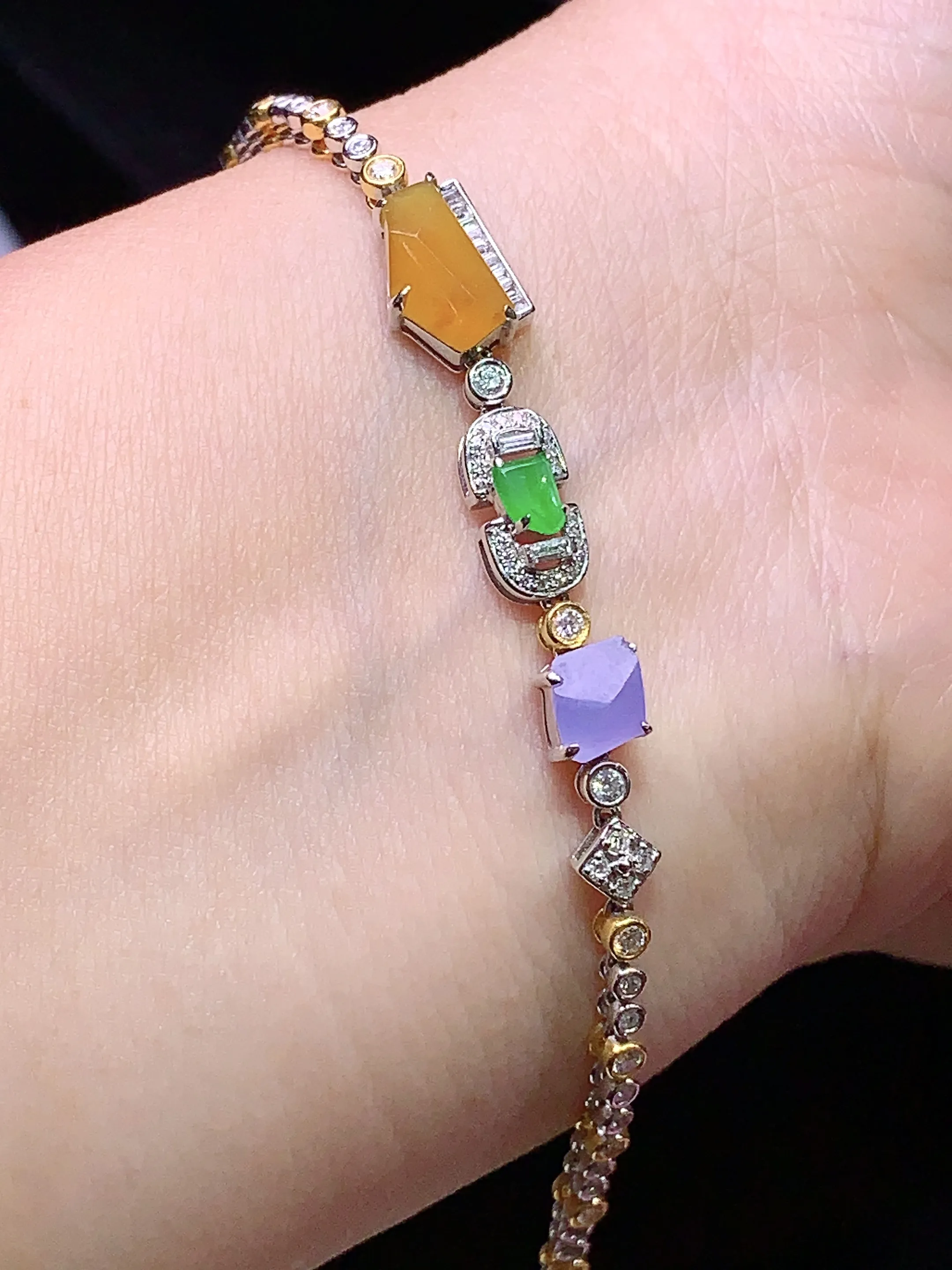 18k金钻镶嵌多宝多彩手链 玉质细腻 色泽艳丽 水润亮眼  整体尺寸37.2*7.2*5