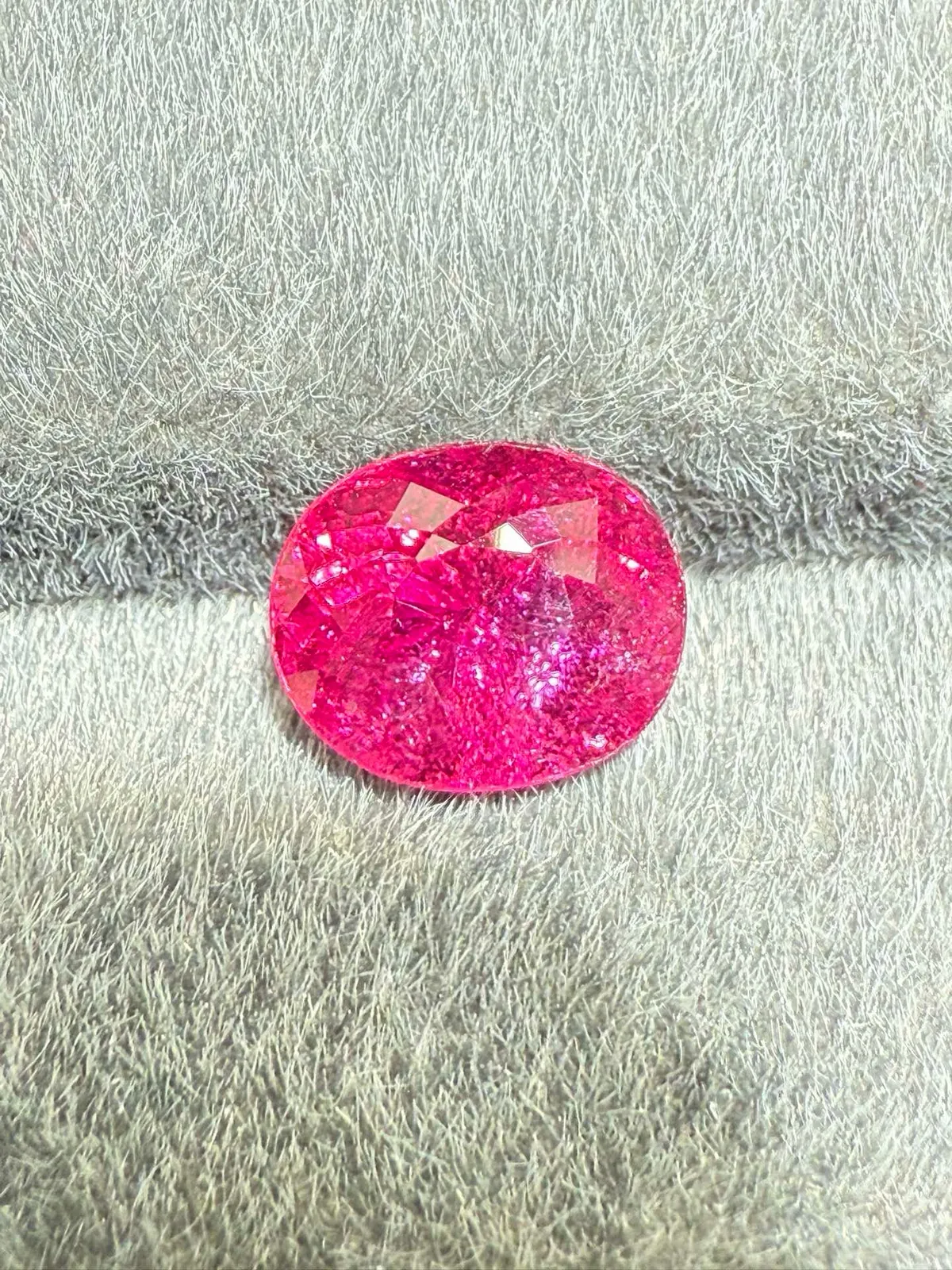 2.735ct天然卢比来碧玺裸石，尺寸9.2×7.6×6mm，颜色美艳，晶体微棉，火彩足