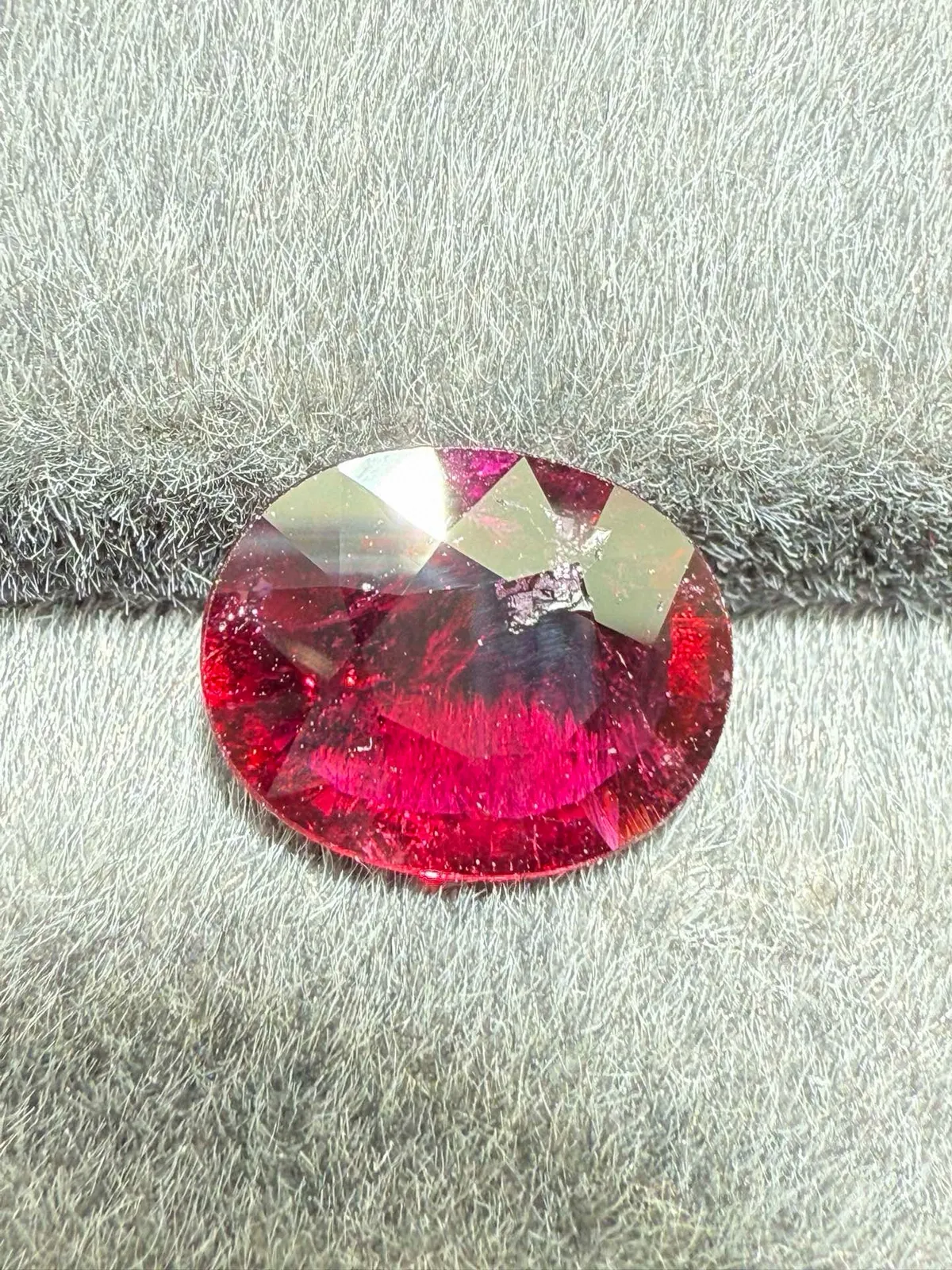 2.785ct天然卢比来碧玺裸石，尺寸11.1×8.8×4mm，颜色美艳，晶体微棉，火彩足