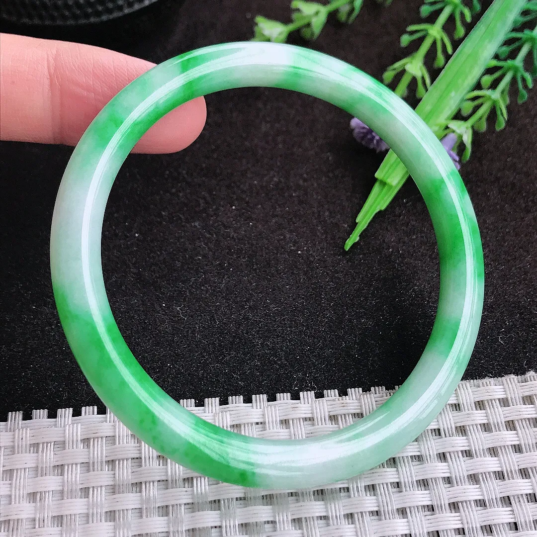 自然光58.5/7/7.2老坑精美飘绿辣阳绿圆条手镯翡翠玉镯手环