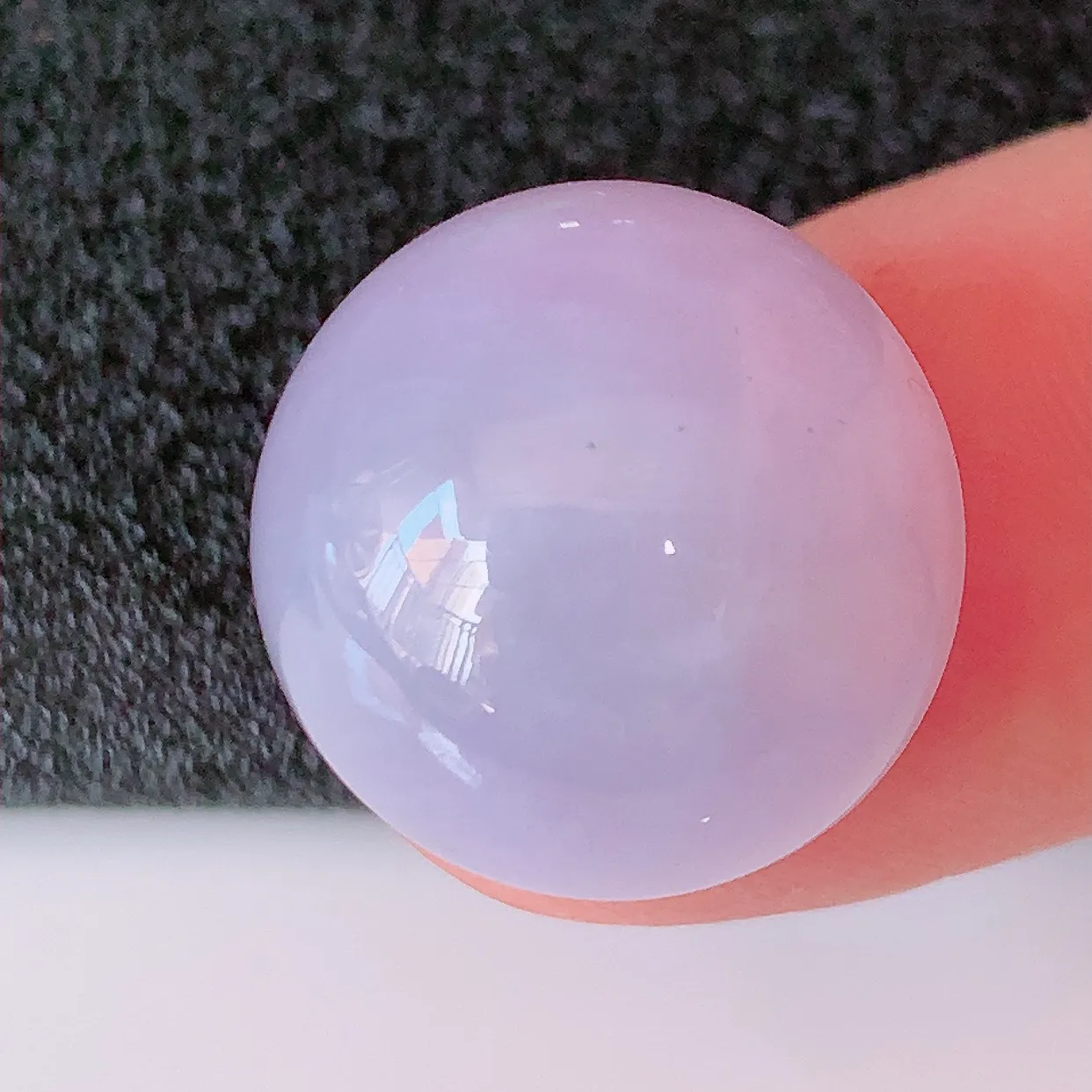 自然光实拍，大颗紫罗兰翡翠戒面、蛋面，翠色灵动，玉质细腻，颜色漂亮，品相佳，佩戴佳品！#00.26