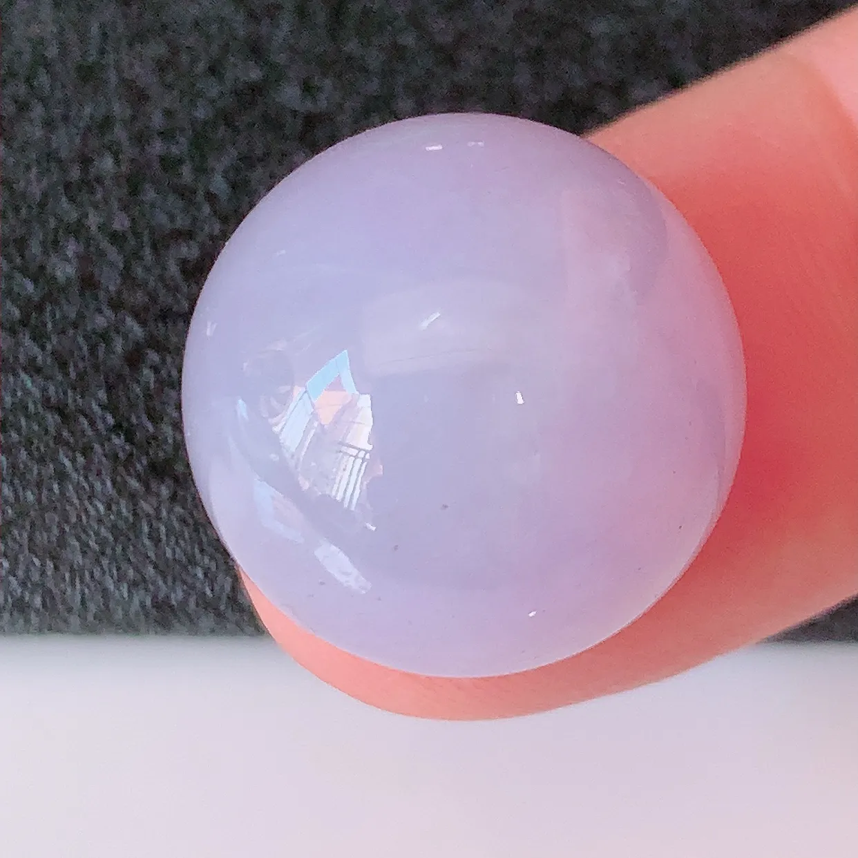 自然光实拍，大颗紫罗兰翡翠戒面、蛋面，翠色灵动，玉质细腻，颜色漂亮，品相佳，佩戴佳品！#00.26