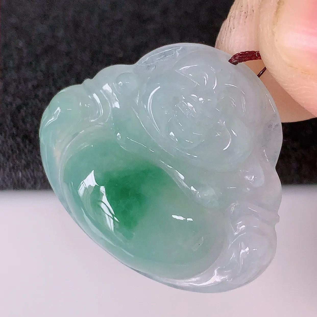 自然光实拍，冰飘花翡翠佛公吊坠，玉笑佛，饱满，开脸喜庆，配戴优雅迷人！#57.29