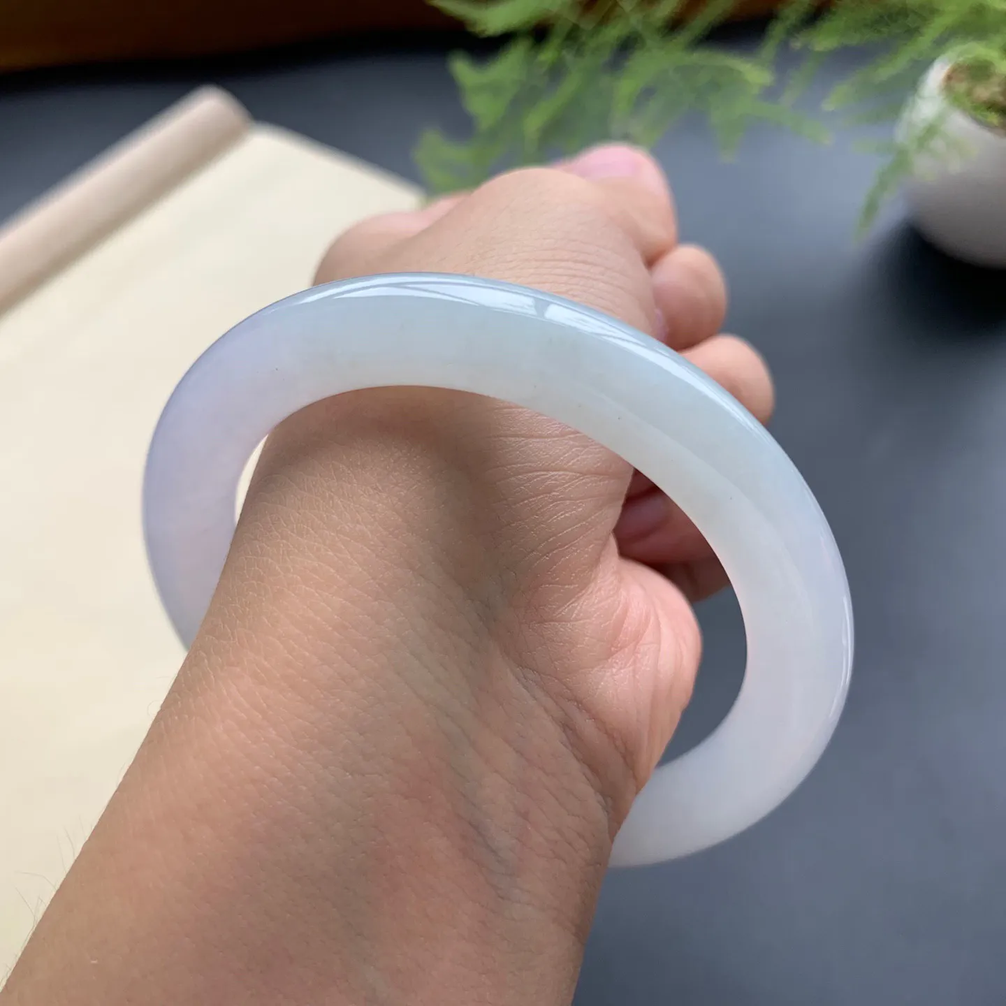 55.3圈口冰圆条手镯 尺寸：55.3-10-9.5，无纹裂，清爽干净，条形饱满