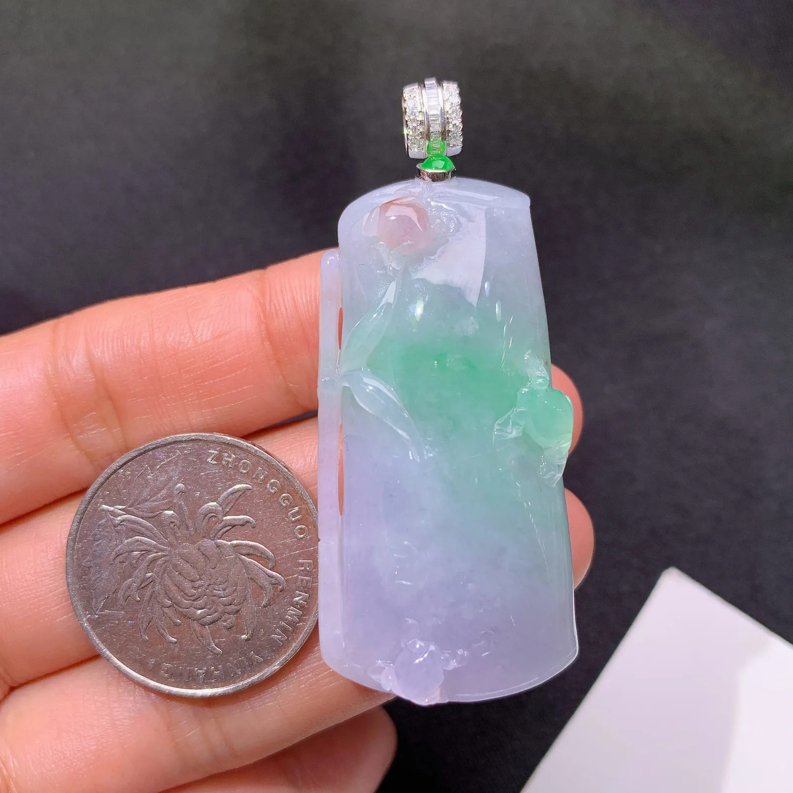 飘绿竹节吊坠，18k金镶嵌，冰润色阳，玉质细腻，种水足，Xu 尺寸46.8*23.4*11.5