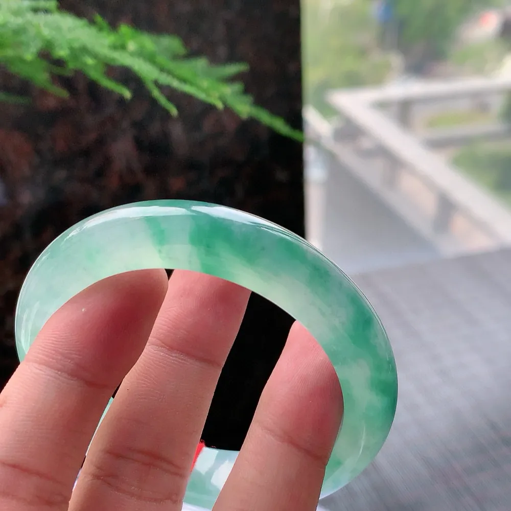 正圈冰玻飘花 无瑕 尺寸:53.1/12.1/8.5 起刚光