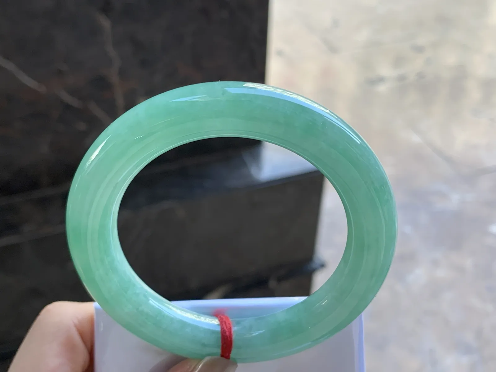 57-11.7

豆绿色圆条手镯^_^颜色均匀