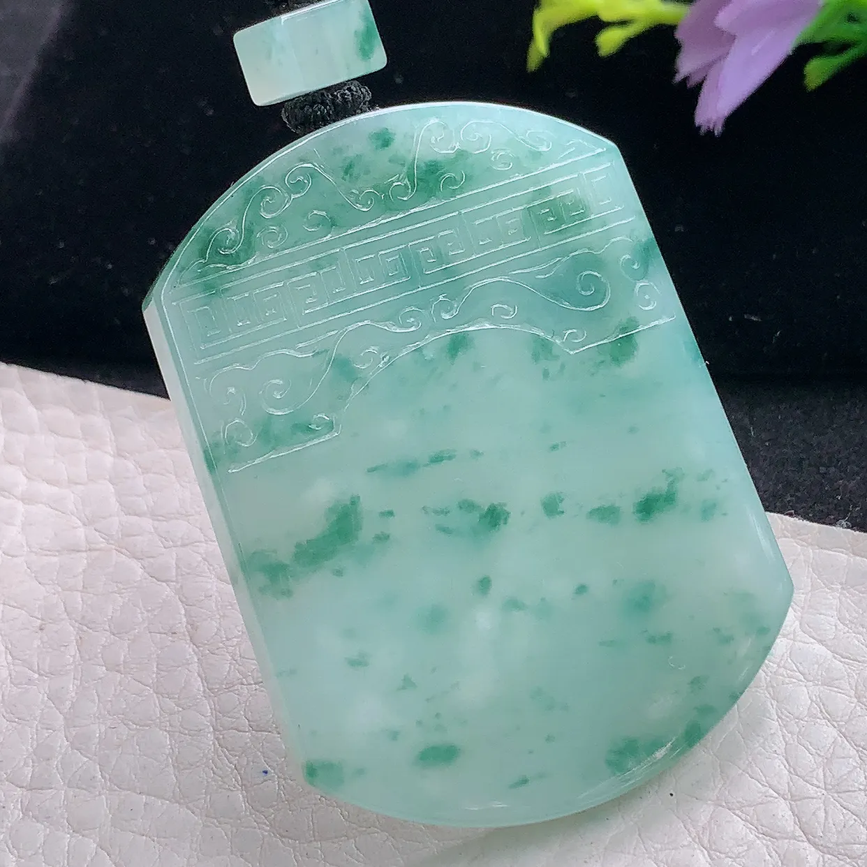 yl自然光53.8*41*5.8天然缅甸翡翠怀古雕飘花平安无事牌玉吊坠