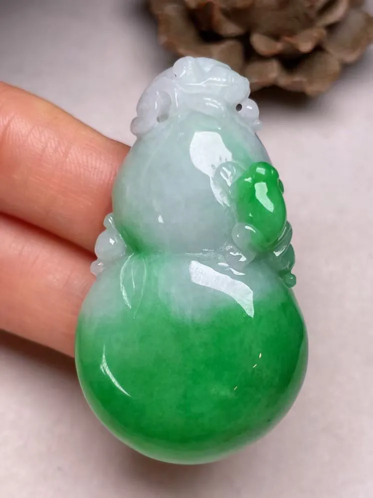 冰糯种飘绿【葫芦】吊坠，种水好，玉质细腻 ，卖相好