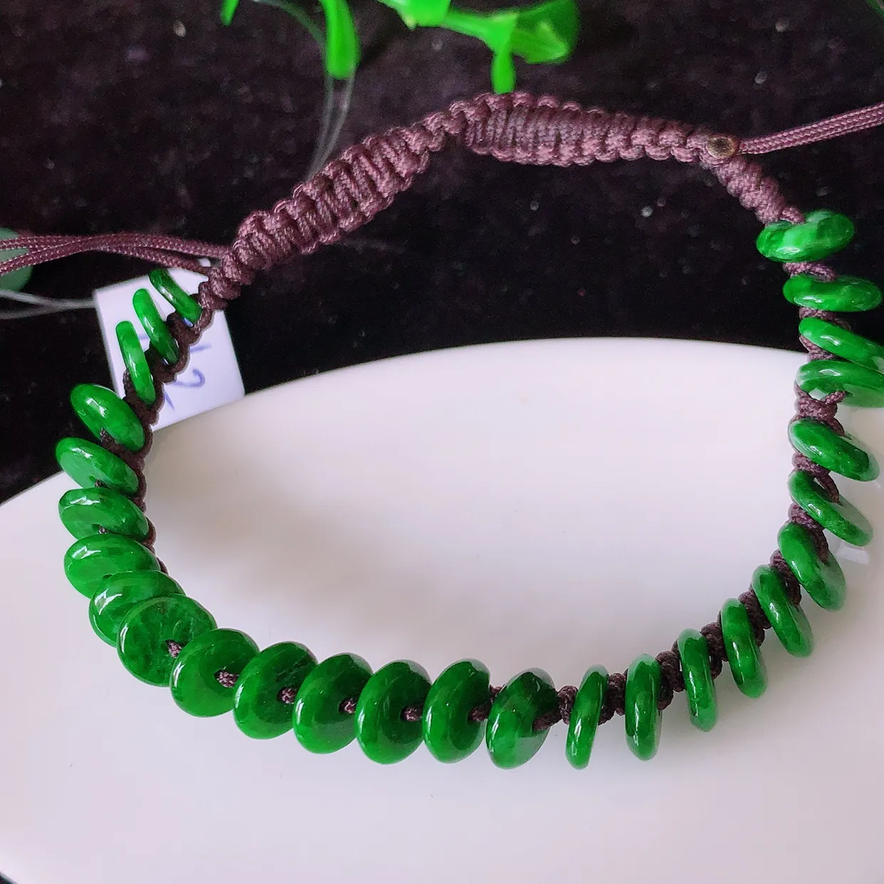 自然光实拍，冰润辣绿翡翠平安扣手串手链，种老水足，冰清玉润  颜色漂亮  #49.26取一尺寸6.5