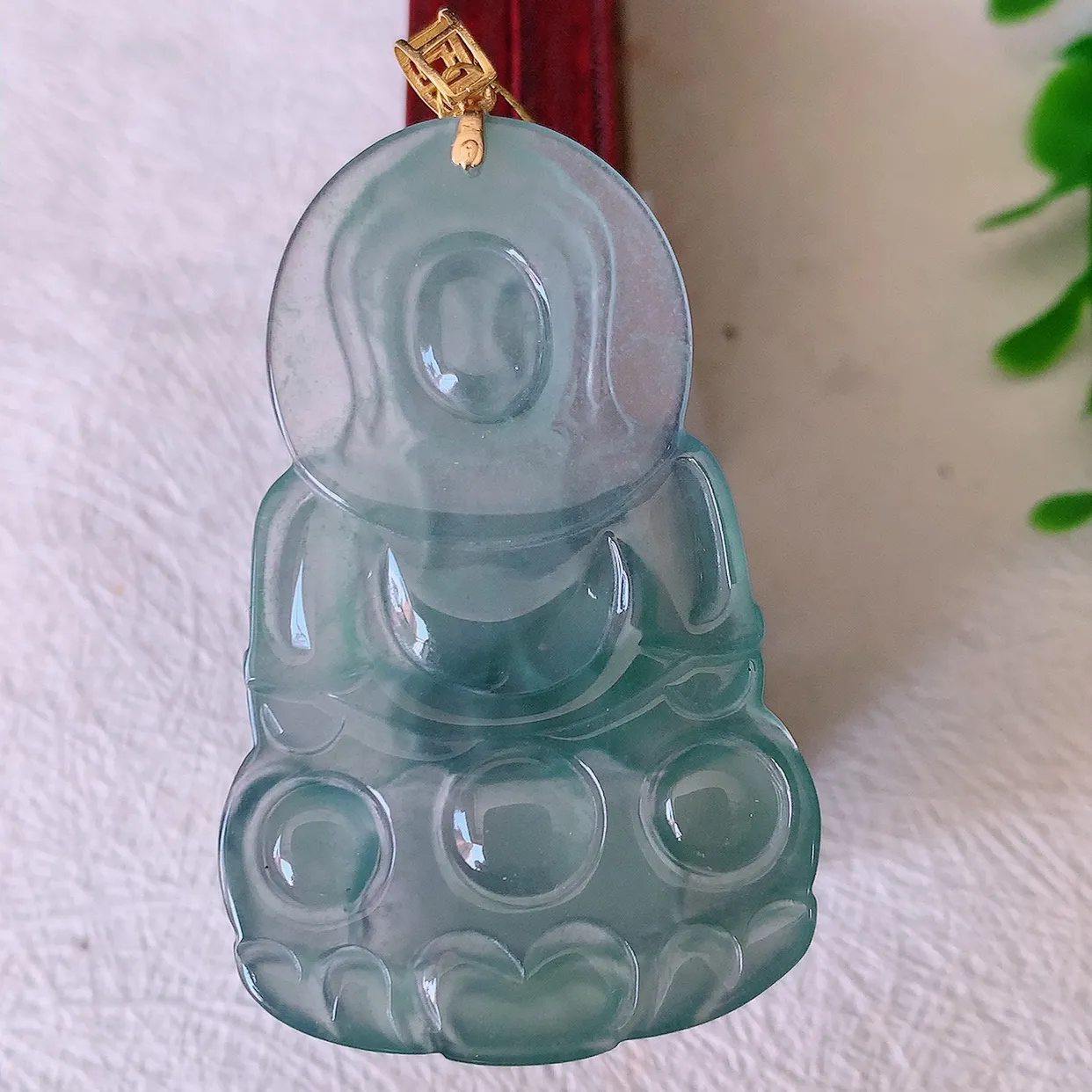 18K金镶嵌冰种翡翠观音菩萨吊坠，赐福翡翠观音，观音面相端庄，品相佳，佩戴气质！#35.26