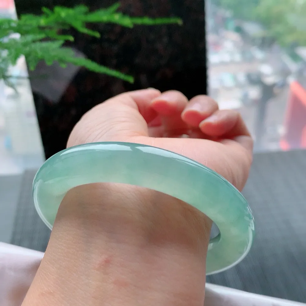 圆条高冰绿 无瑕 尺寸:54.4/12.1 种色俱佳