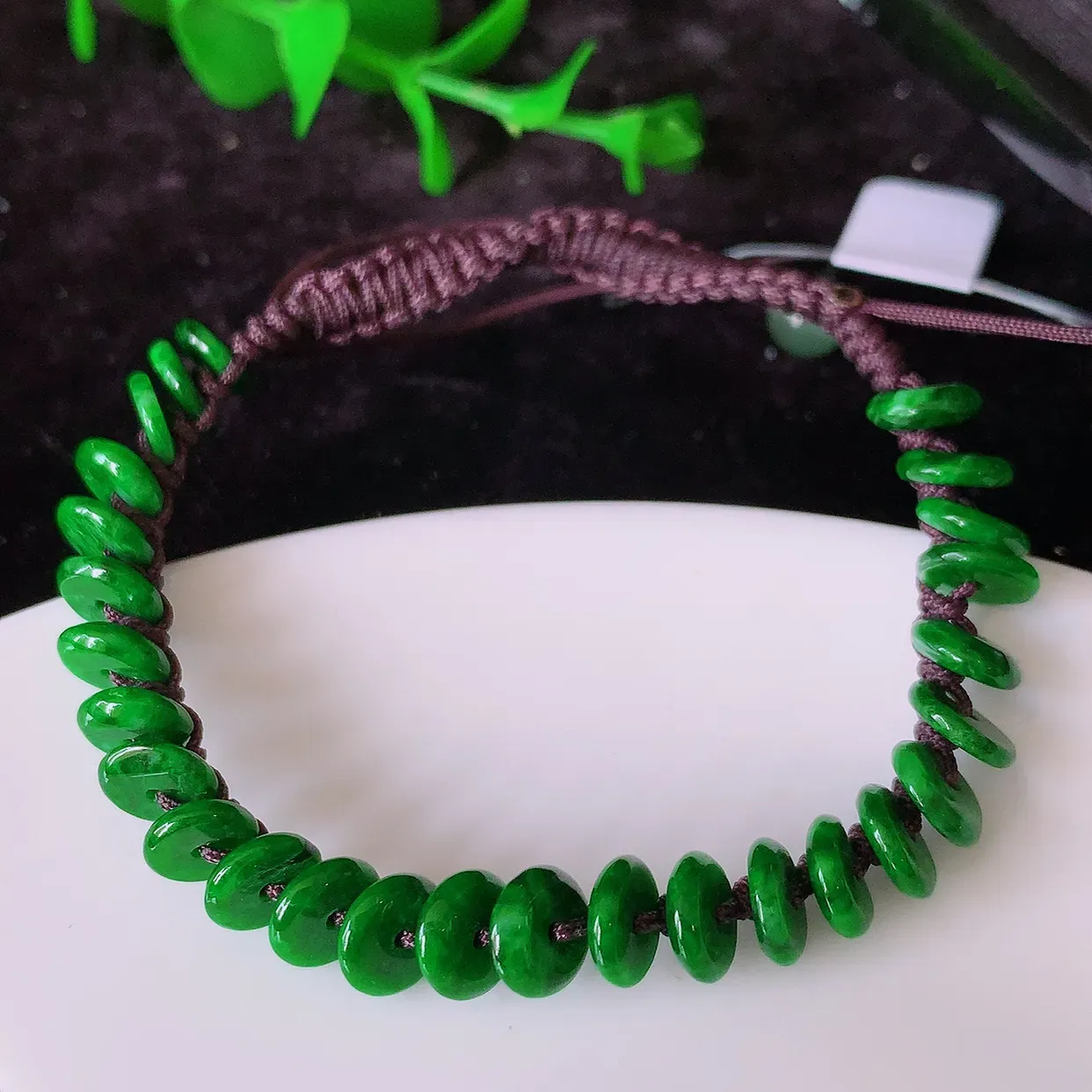 自然光实拍，冰润辣绿翡翠平安扣手串手链，种老水足，冰清玉润  颜色漂亮  #49.26取一尺寸6.5