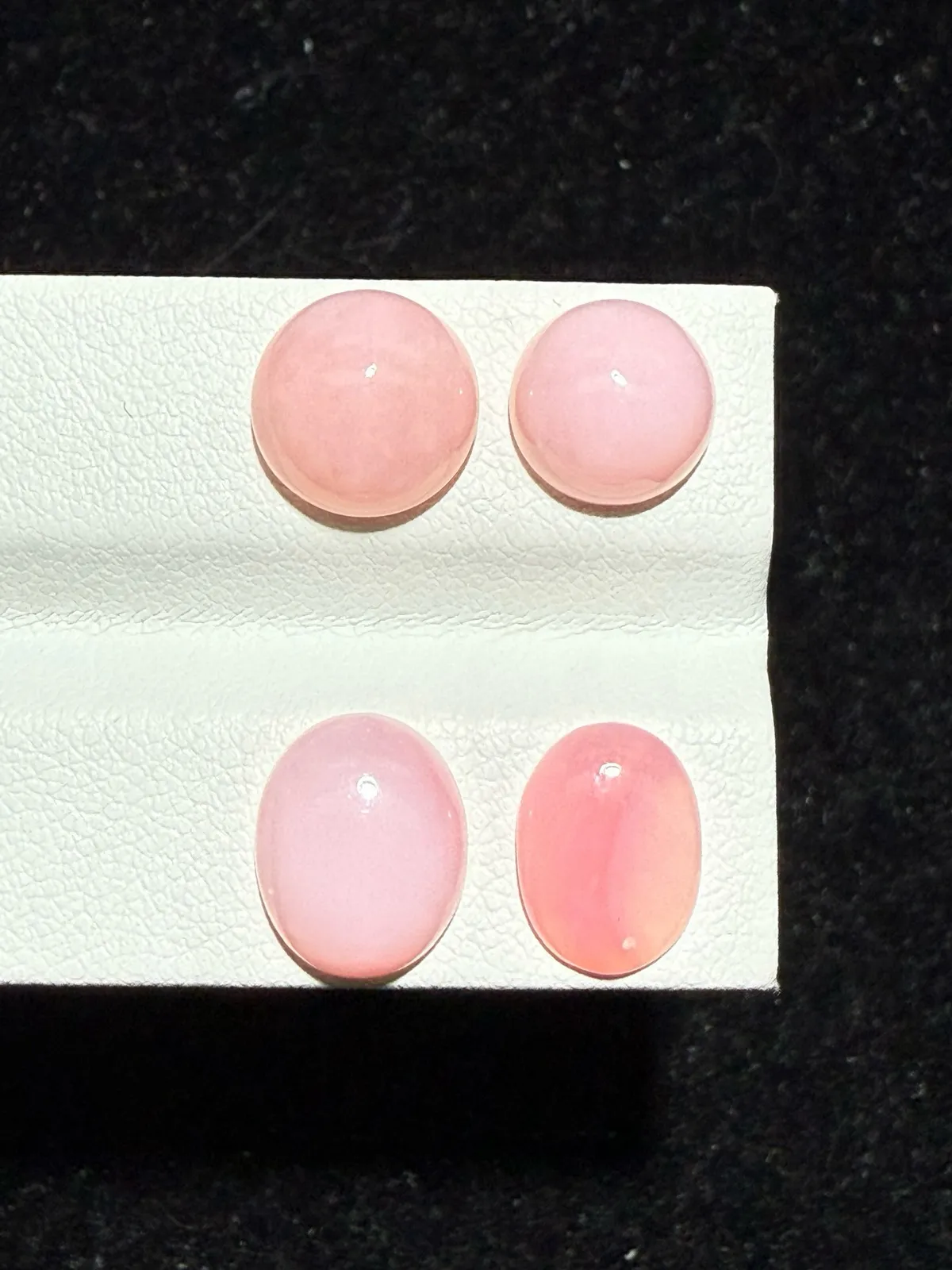 8.5ct天然粉欧泊蛋白石裸石，尺寸11*9*3.8毫米，颜色美艳