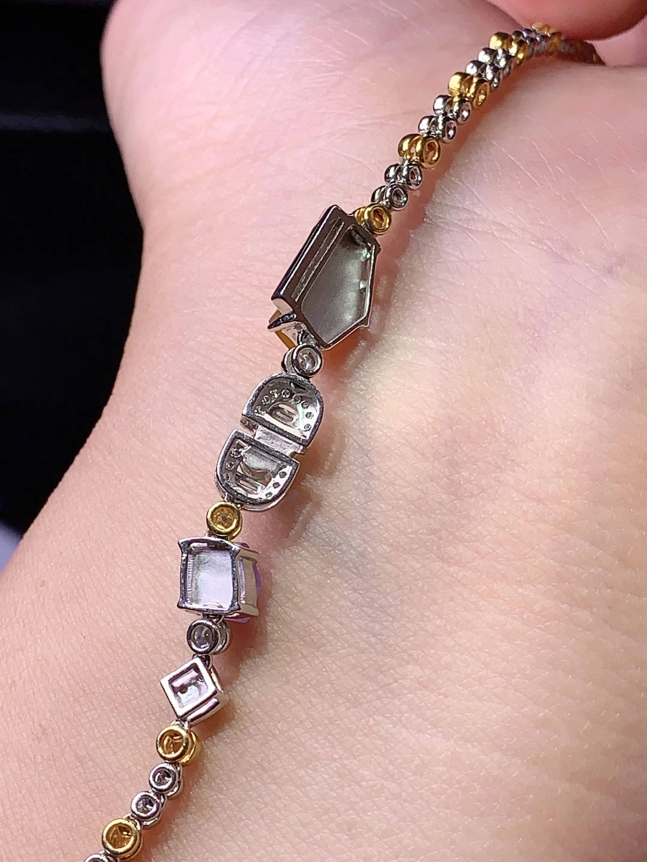 18k金钻镶嵌多宝多彩手链 玉质细腻 色泽艳丽 水润亮眼  整体尺寸37.2*7.2*5