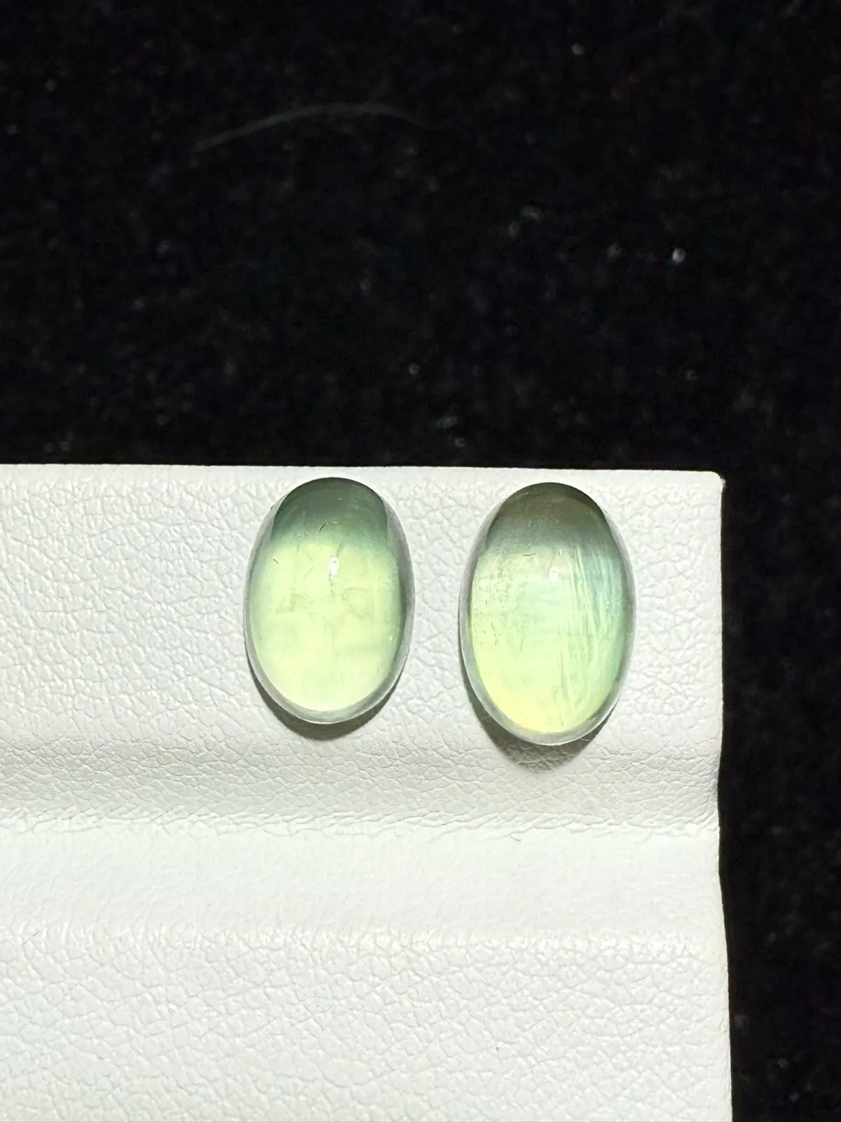 6.28ct天然葡萄石裸石，尺寸10.7*7.2*5.5mm，颜色美艳 ，微棉，冰透，起荧光