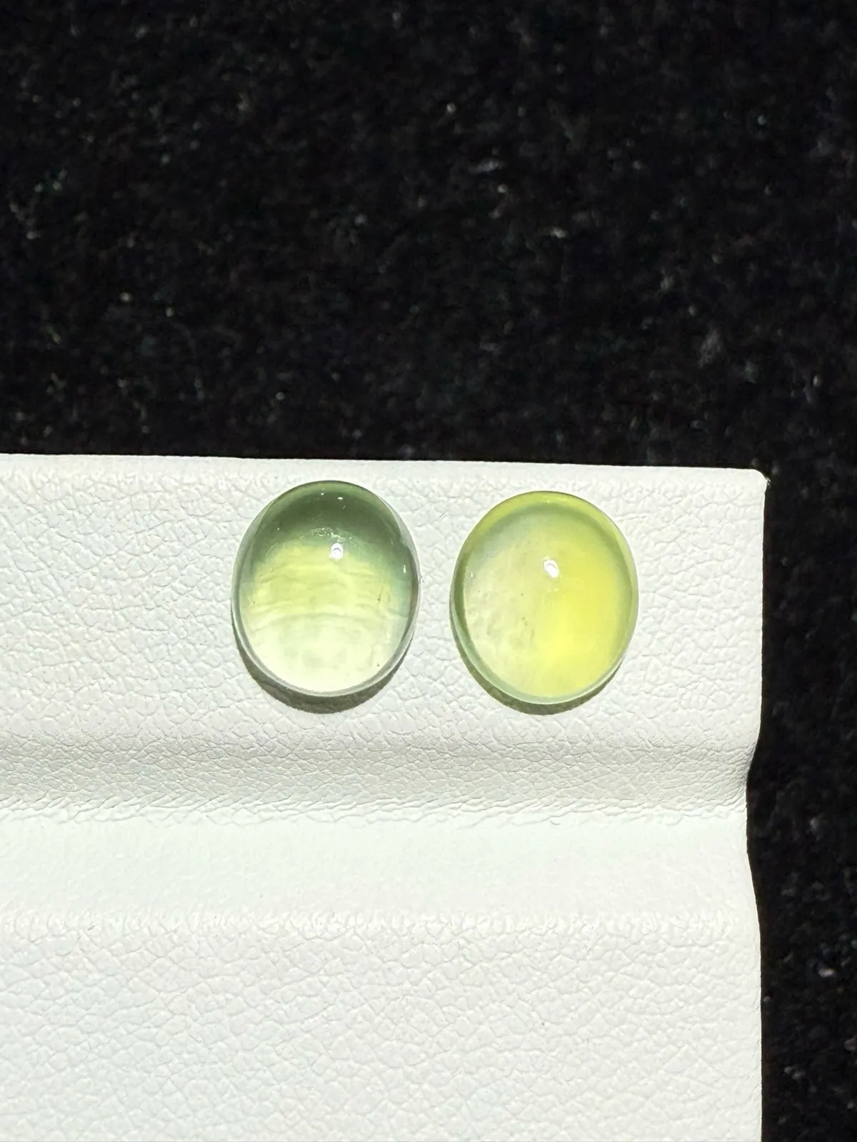 4.13ct天然葡萄石裸石，尺寸9*7.9*4.1mm，颜色美艳 ，微棉，冰透，起荧光