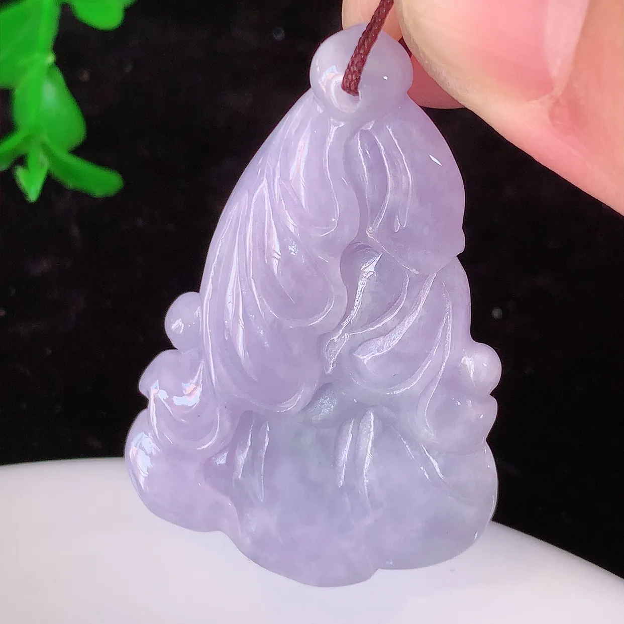 自然光实拍，冰润紫罗兰翡翠招百财白菜吊坠，百财聚来，财源滚滚，色泽鲜艳，精工水润的白菜，性价比高！#57.26