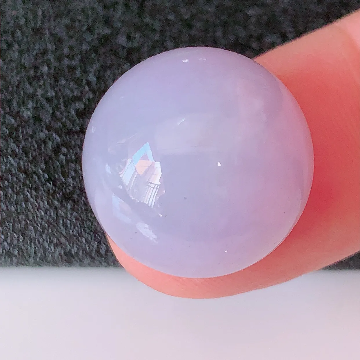 自然光实拍，大颗紫罗兰翡翠戒面、蛋面，翠色灵动，玉质细腻，颜色漂亮，品相佳，佩戴佳品！#00.26