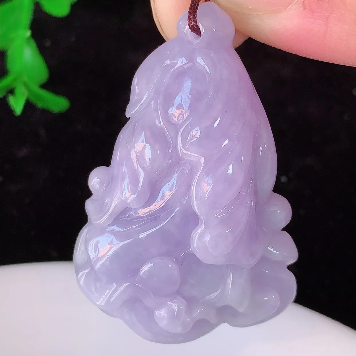 自然光实拍，冰润紫罗兰翡翠招百财白菜吊坠，百财聚来，财源滚滚，色泽鲜艳，精工水润的白菜，性价比高！#57.26