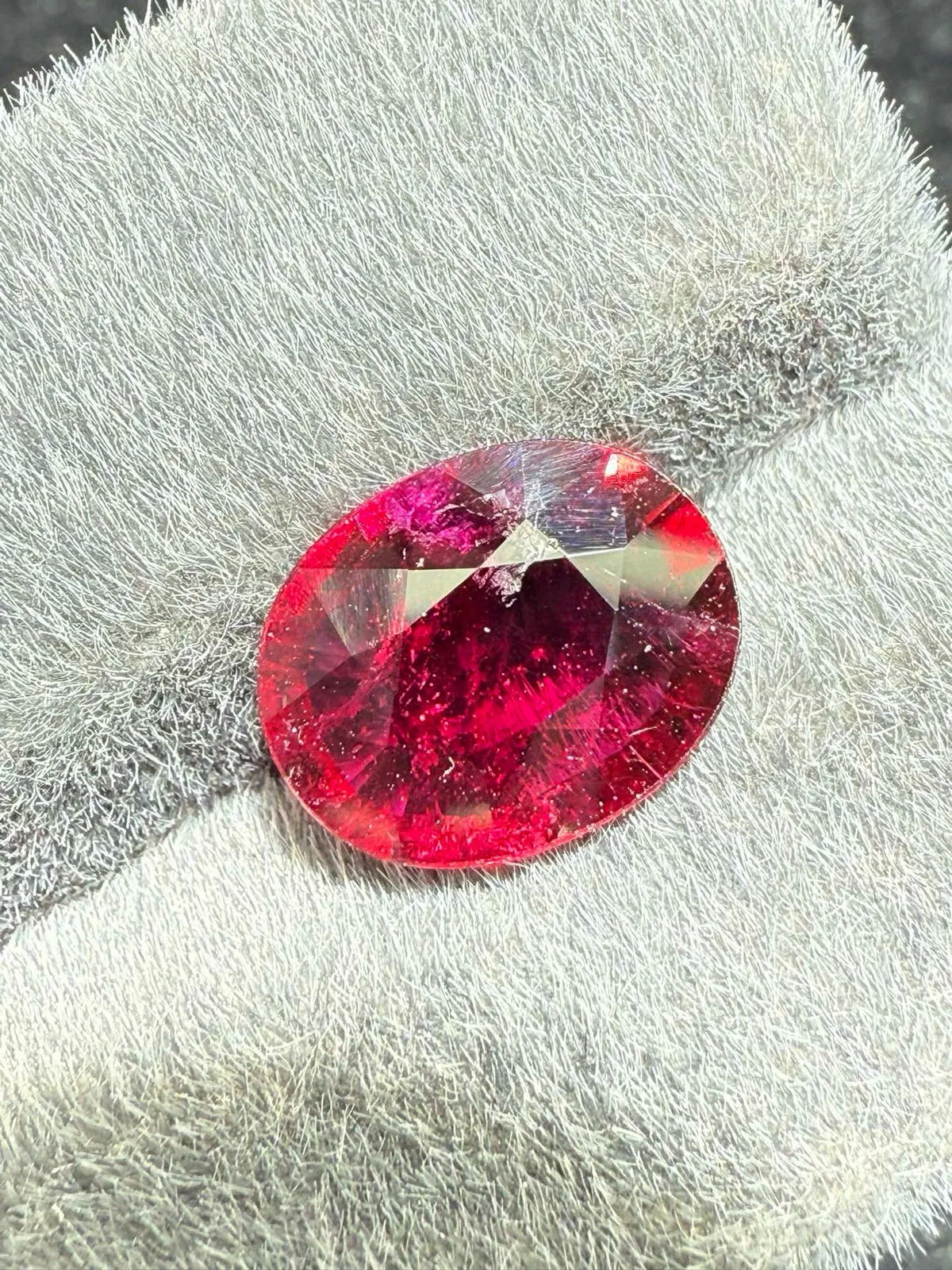 2.785ct天然卢比来碧玺裸石，尺寸11.1×8.8×4mm，颜色美艳，晶体微棉，火彩足