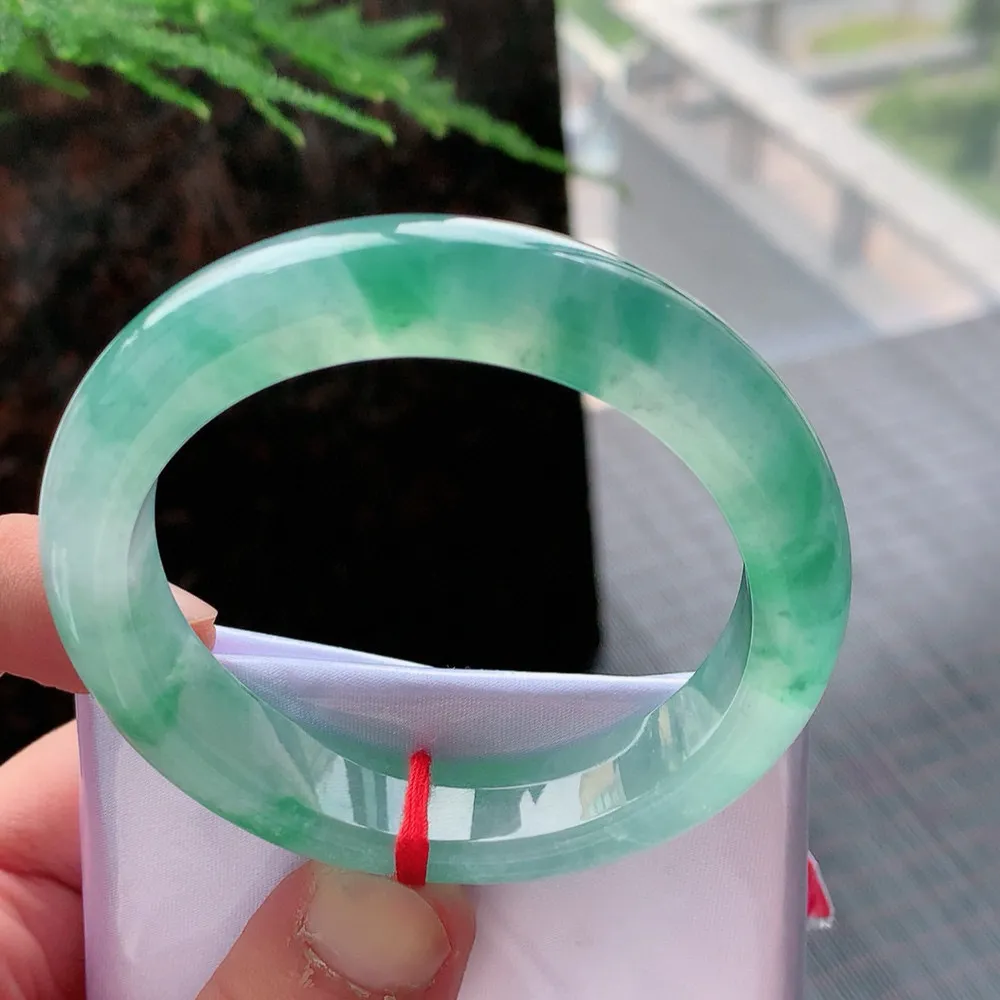 正圈冰玻飘花 无瑕 尺寸:53.1/12.1/8.5 起刚光