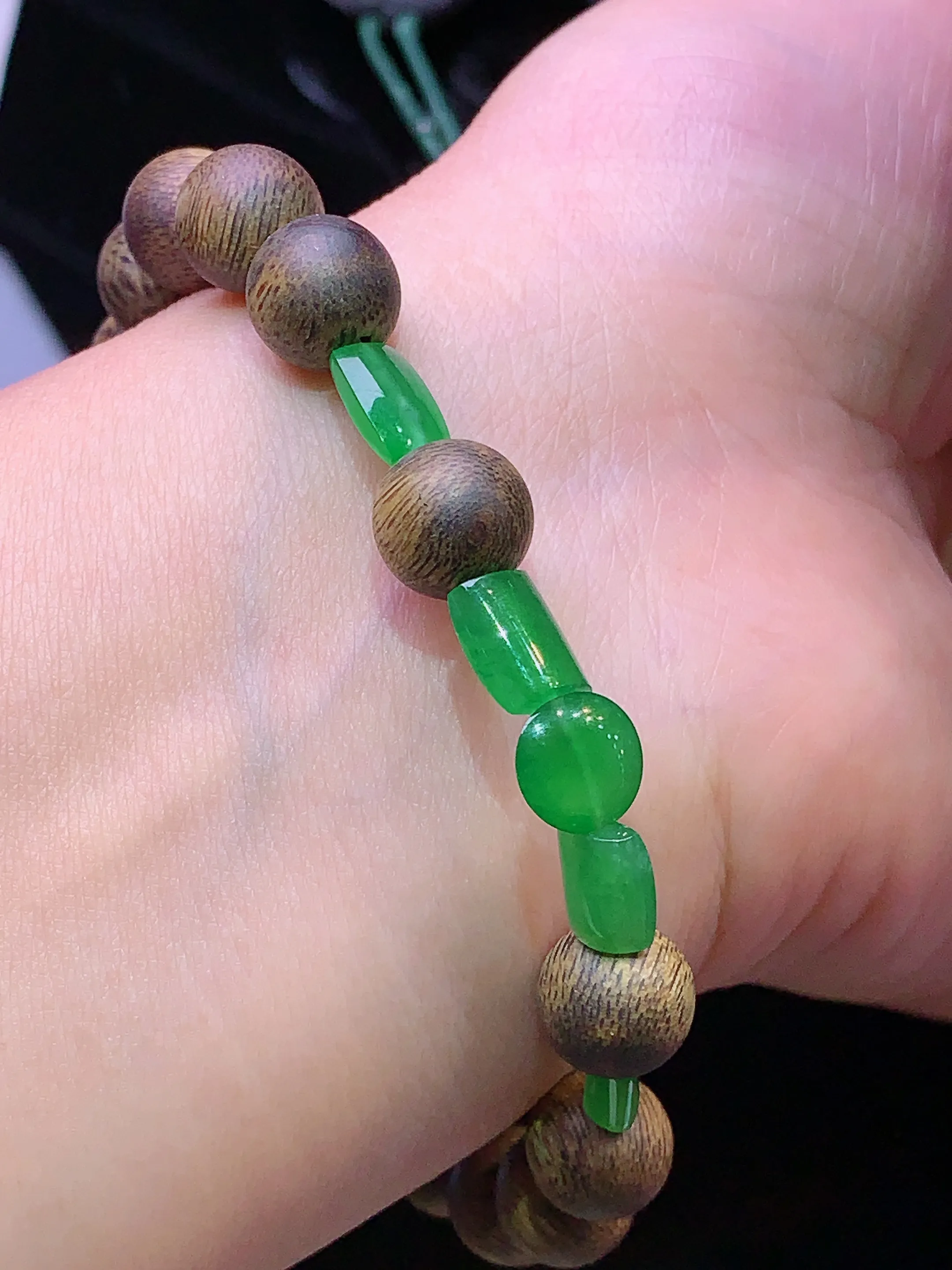 满绿蛋面手链 玉质细腻 色泽艳丽 水润亮眼  整体尺寸8*3.5 珠9