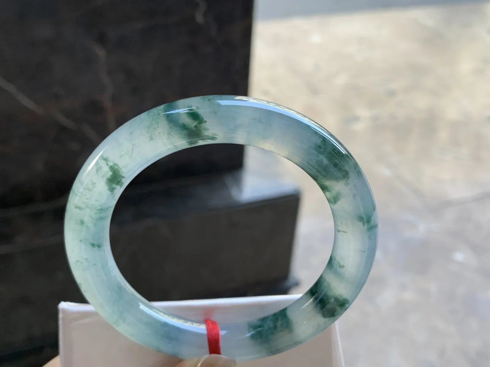 56-10.6

冰蓝花圆条手镯^_^种老 荧光十足透亮