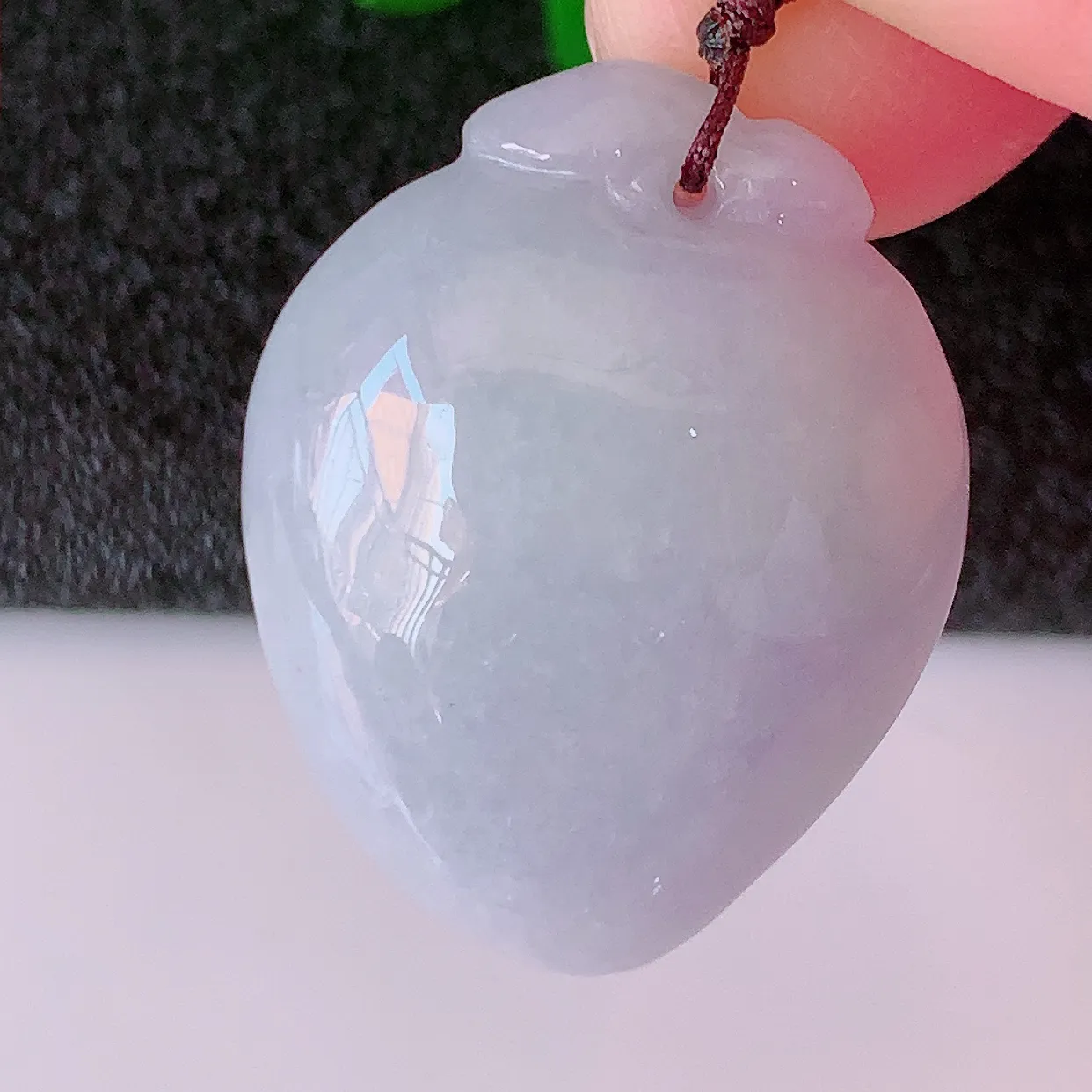 自然光实拍，冰润紫罗兰翡翠桃子吊坠，种老水足，雕工精湛 ，寓意美好，佩戴时尚出众！#41.26