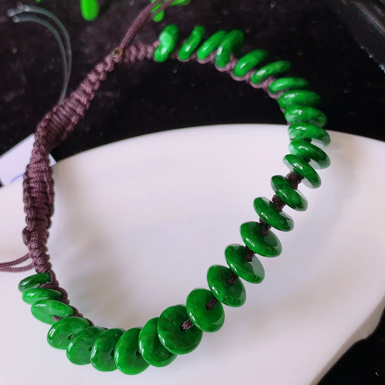 自然光实拍，冰润辣绿翡翠平安扣手串手链，种老水足，冰清玉润  颜色漂亮  #49.26取一尺寸6.5