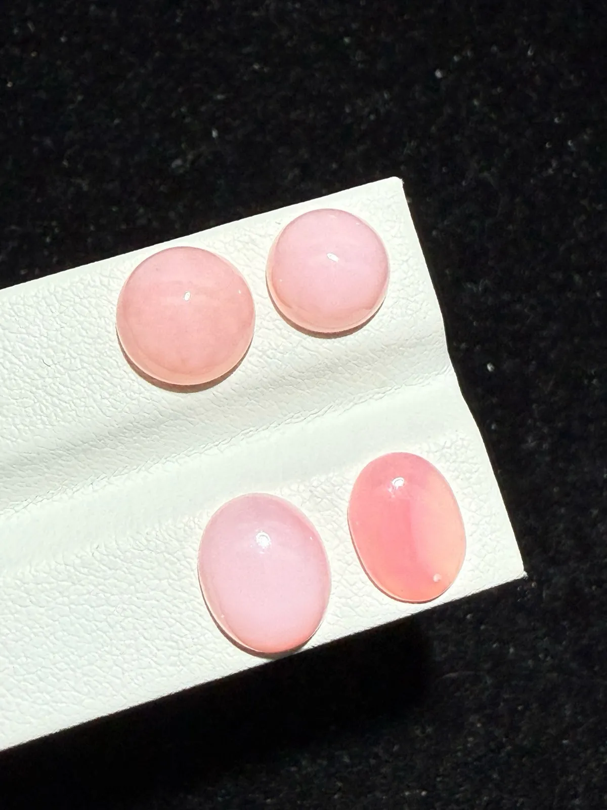 8.5ct天然粉欧泊蛋白石裸石，尺寸11*9*3.8毫米，颜色美艳