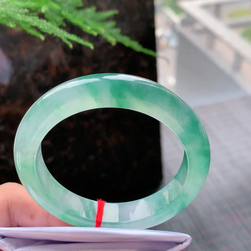 正圈冰玻飘花 无瑕 尺寸:53.1/12.1/8.5 起刚光