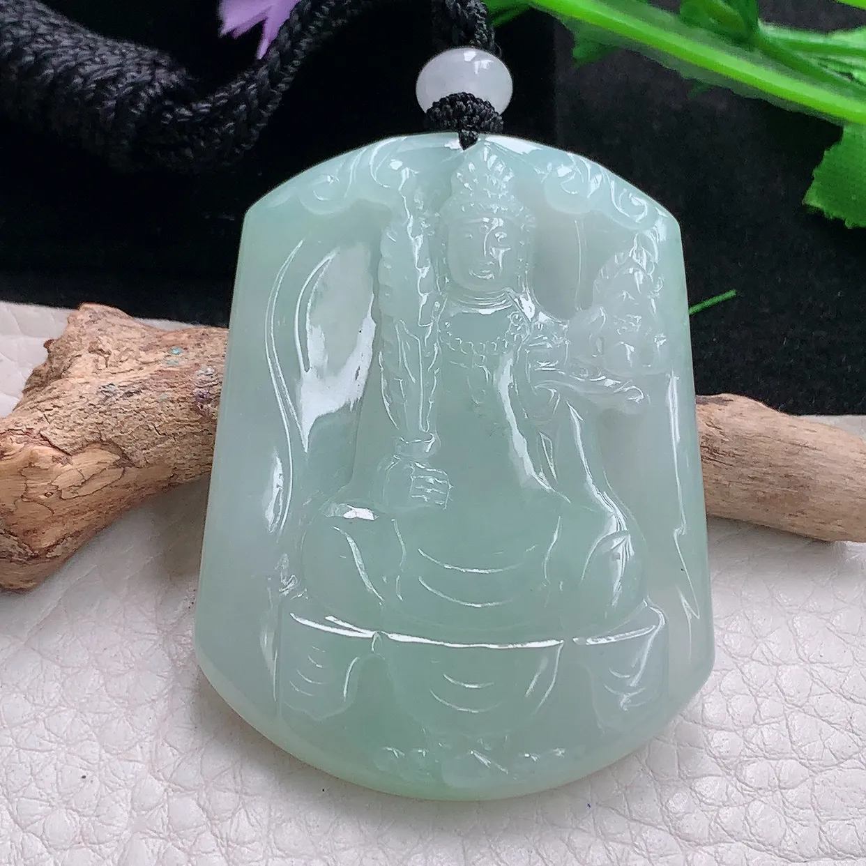 mut自然光52.5*39.8*5.5天然缅甸翡翠浅绿虚空藏观音守护神菩萨