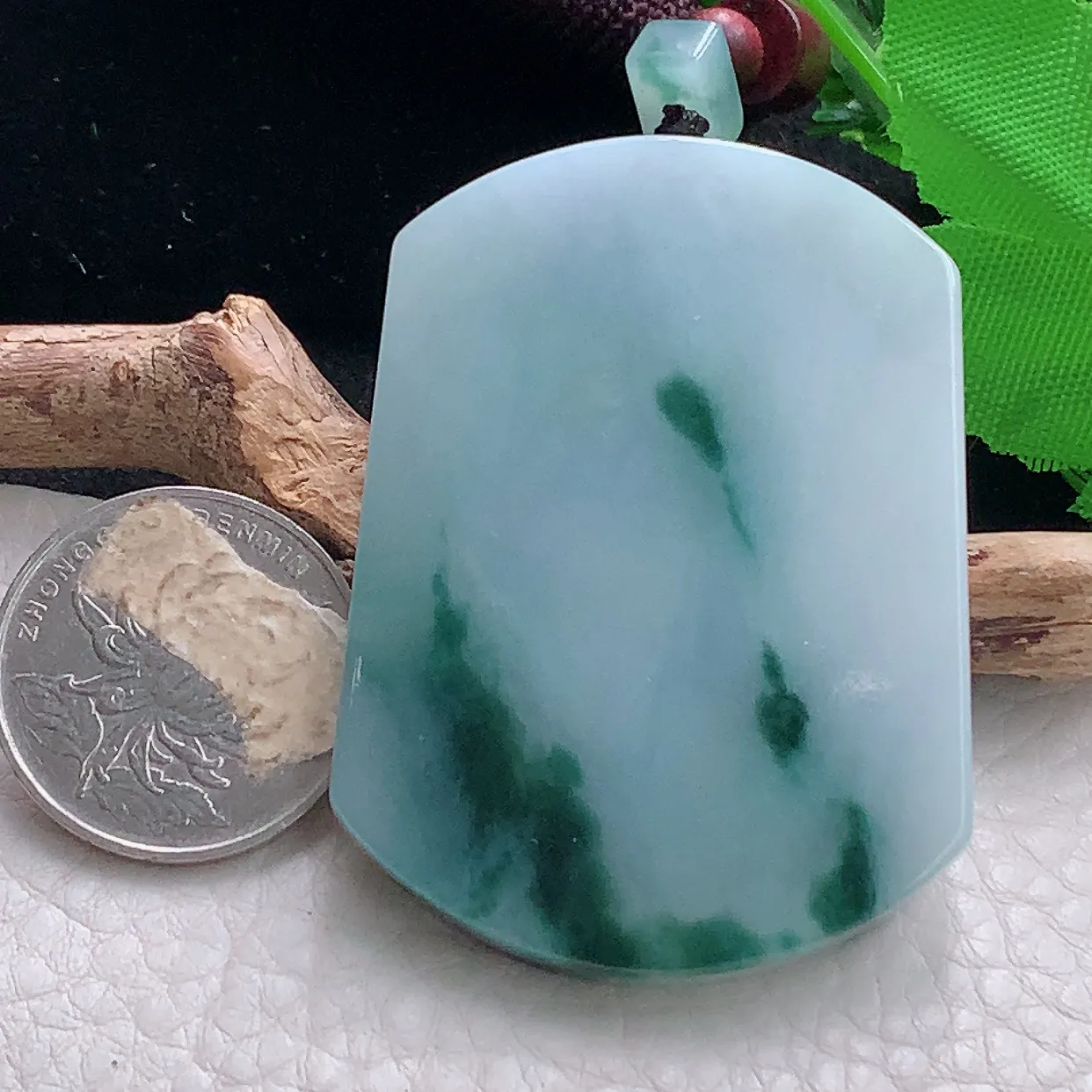 zen56*40.5*5.5自然光天然缅甸翡翠飘花无事牌 素面牌玉吊坠 毛衣坠