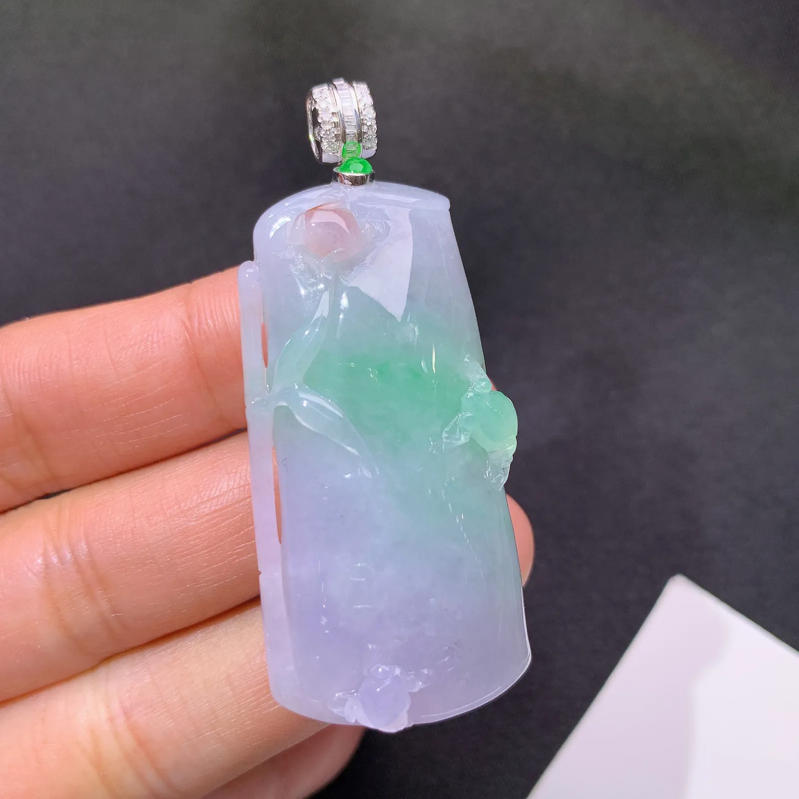 飘绿竹节吊坠，18k金镶嵌，冰润色阳，玉质细腻，种水足，Xu 尺寸46.8*23.4*11.5