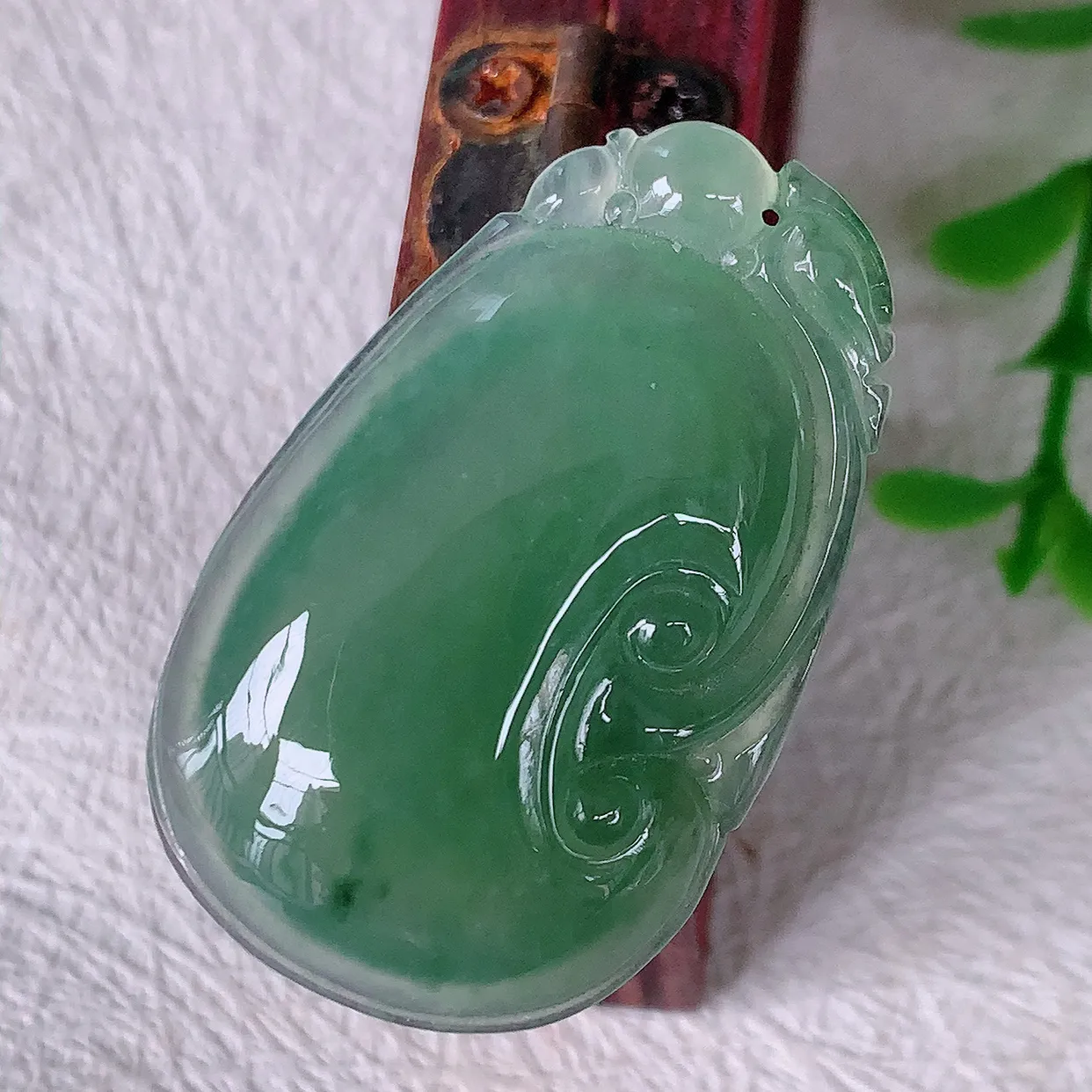 自然光实拍，冰种满绿飘花翡翠如意吊坠，上身效果非常美，饱满大气，工艺美，万事如意，如意一生，#01.29