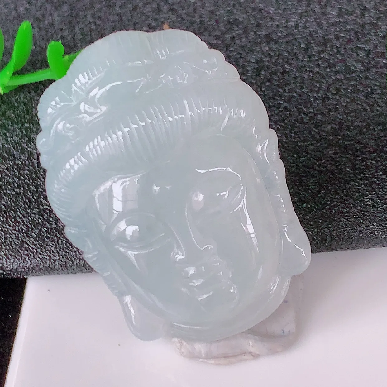 自然光实拍，冰胶翡翠保平安观音头吊坠，玉质莹润，佩戴佳品，#85.29