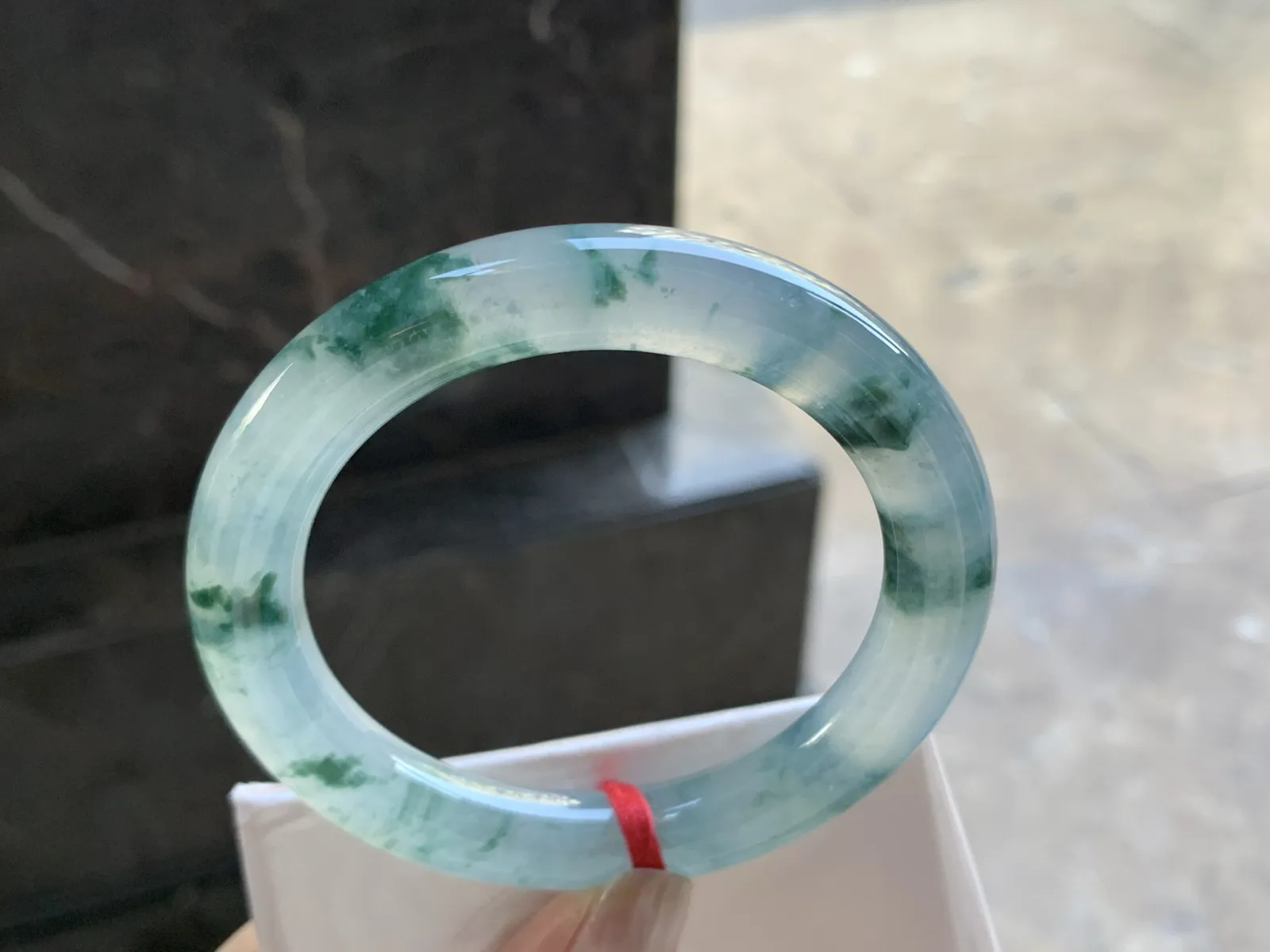 56-10.6

冰蓝花圆条手镯^_^种老 荧光十足透亮