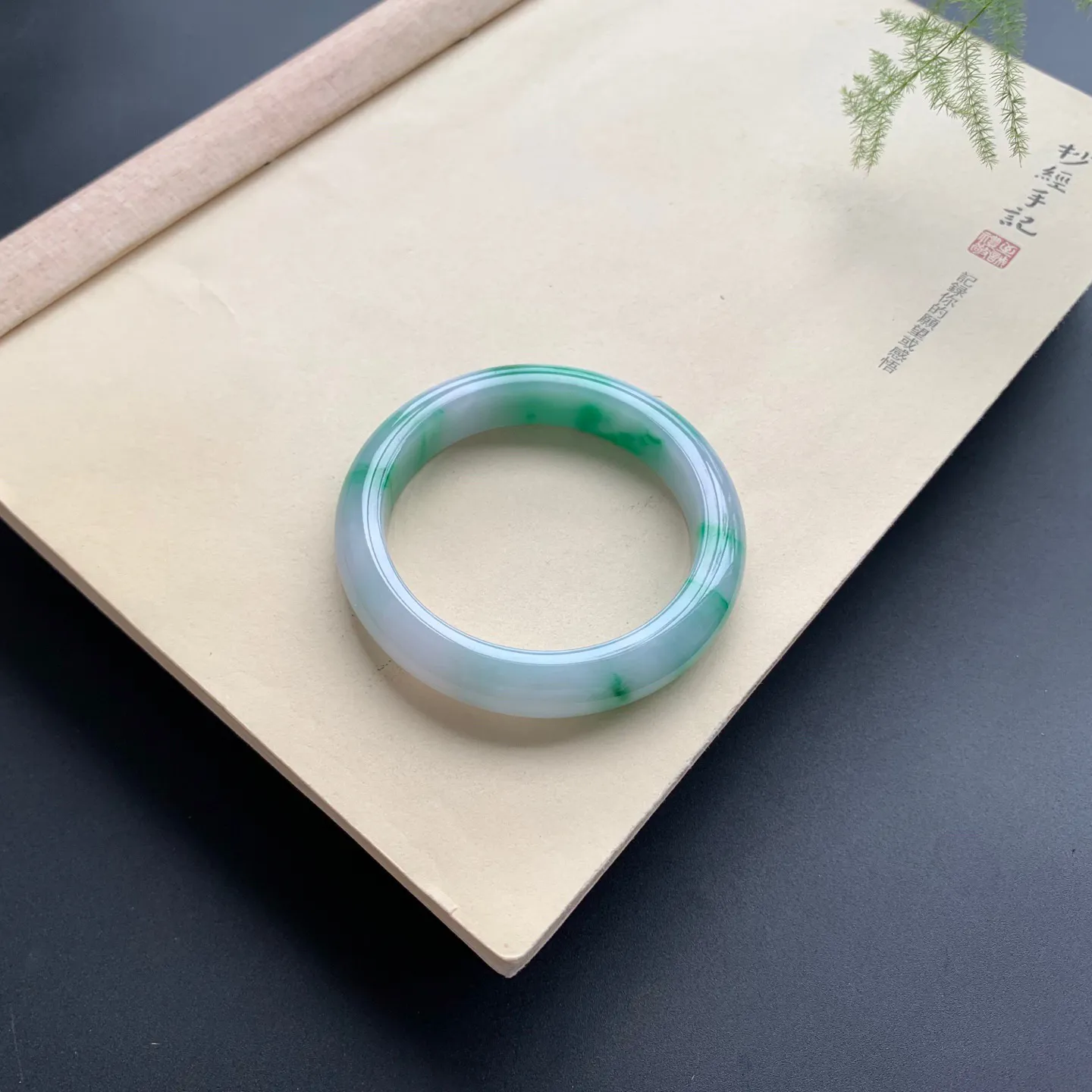 55.8圈口辣色正圈手镯 尺寸：55.8-12-9，无纹裂，细腻光滑，色辣靓丽