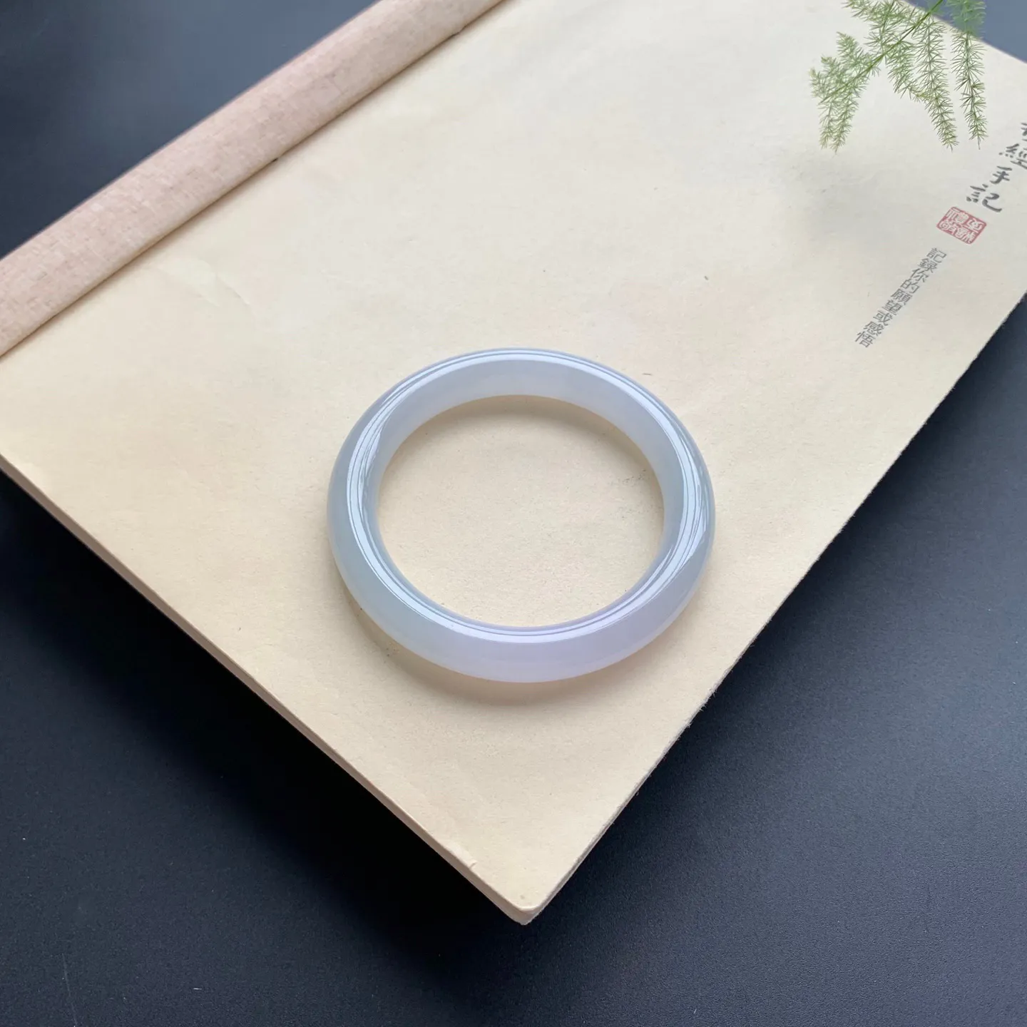 55.3圈口冰圆条手镯 尺寸：55.3-10-9.5，无纹裂，清爽干净，条形饱满